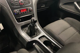 ruskea (beige) Ford Mondeo 2011 kuva 16.