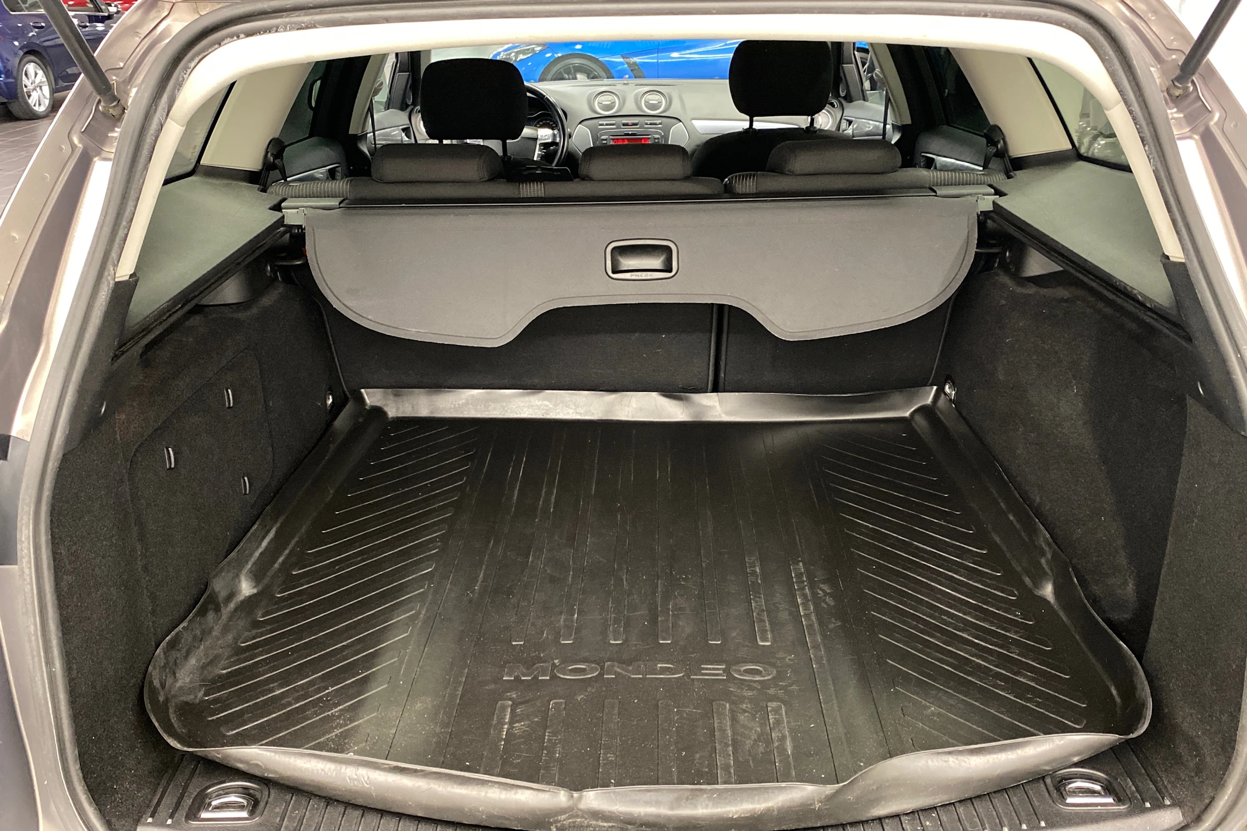 ruskea (beige) Ford Mondeo 2011 kuva 28.