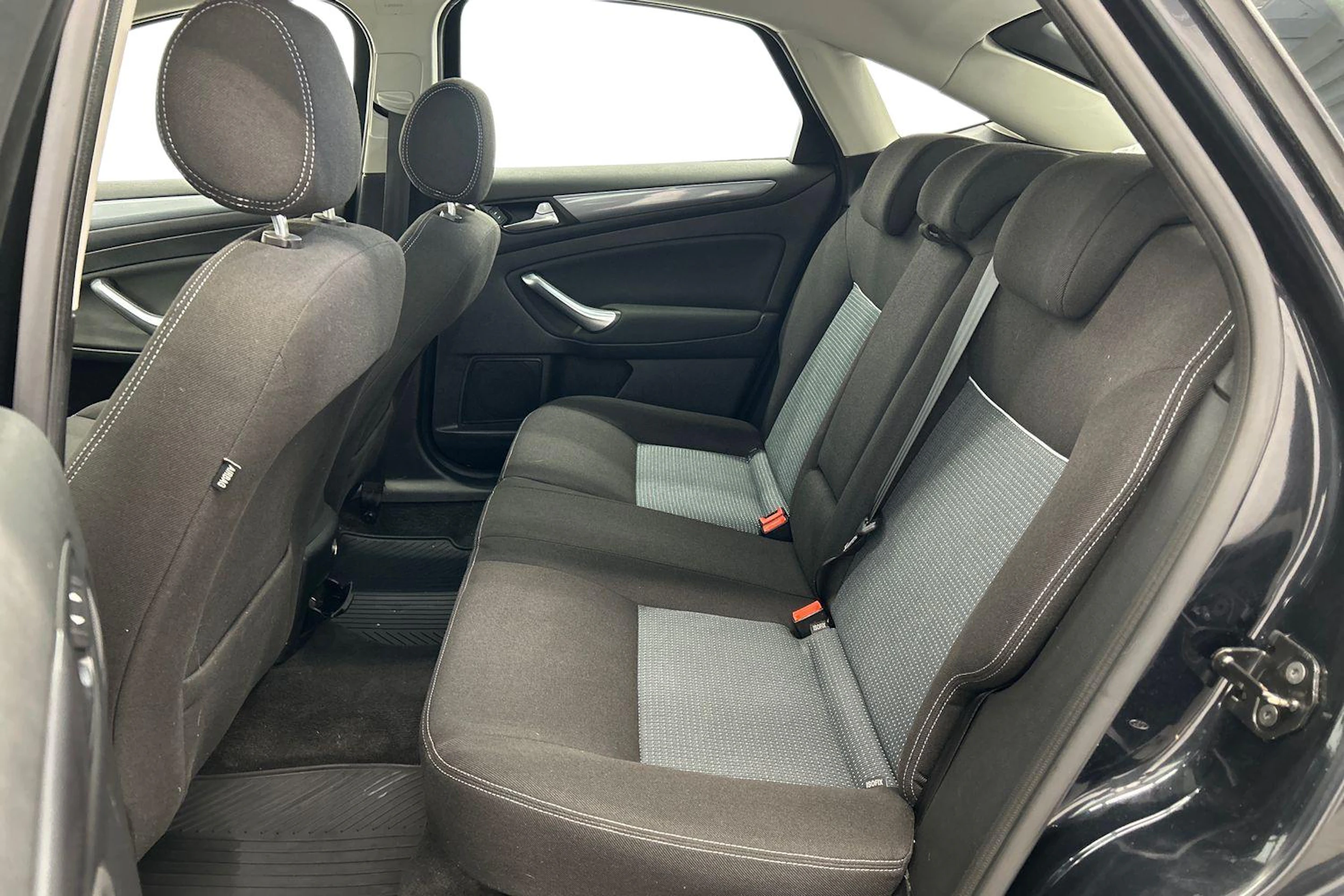 musta Ford Mondeo 2011 kuva 8.