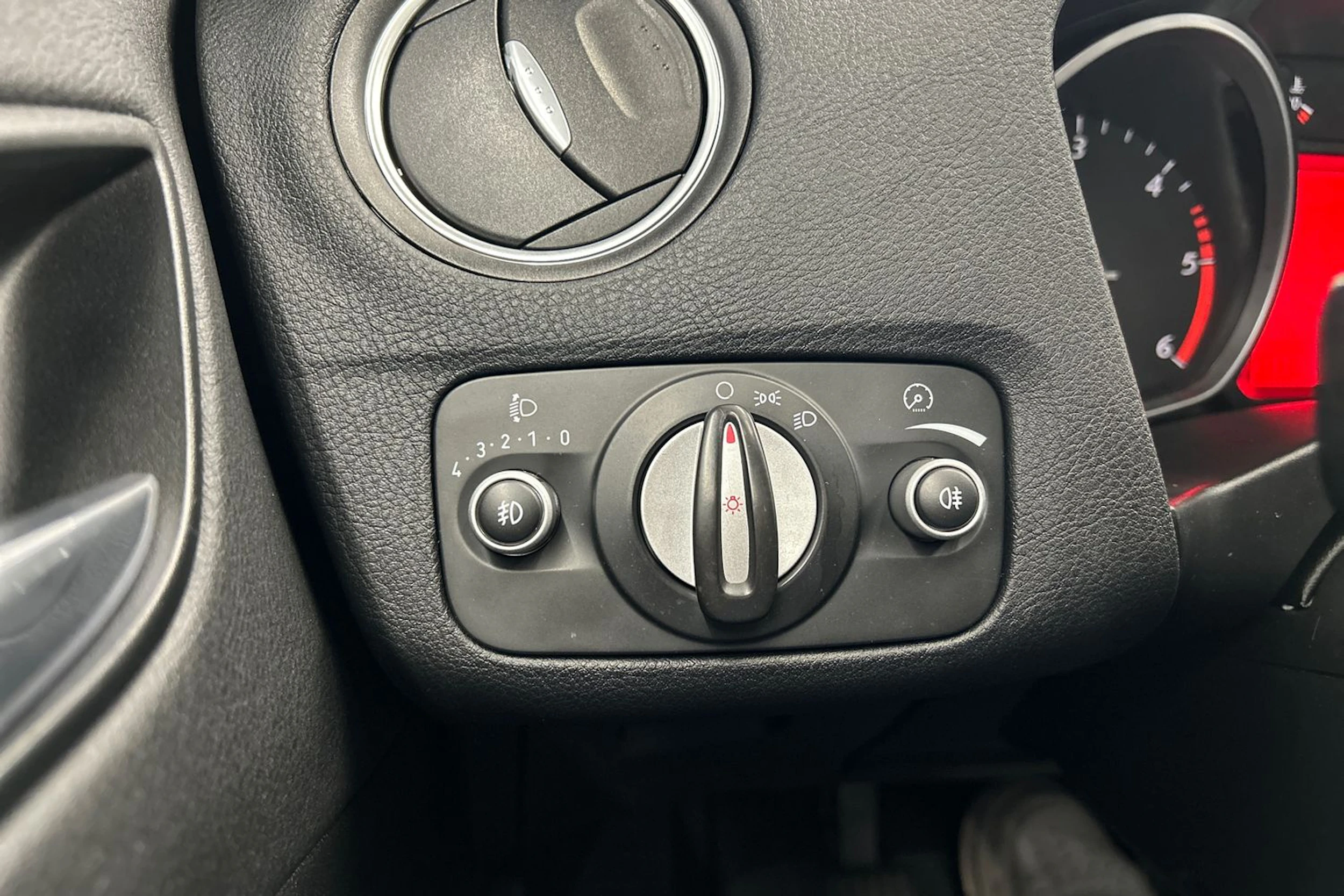 musta Ford Mondeo 2011 kuva 18.