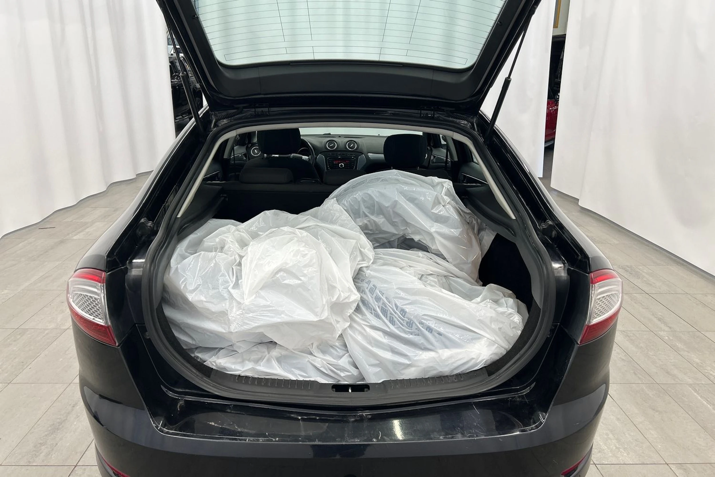 musta Ford Mondeo 2011 kuva 22.