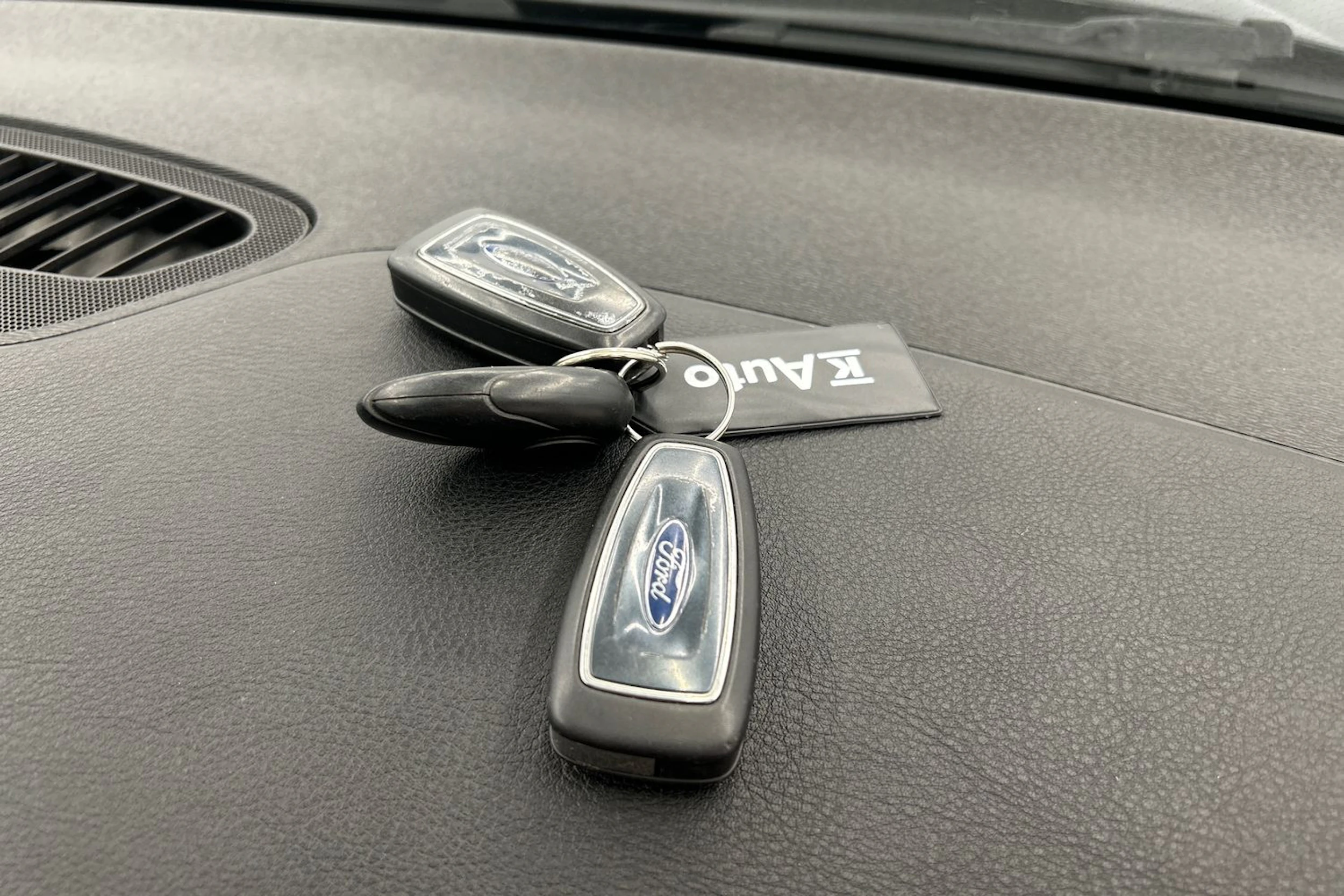 musta Ford Mondeo 2011 kuva 23.