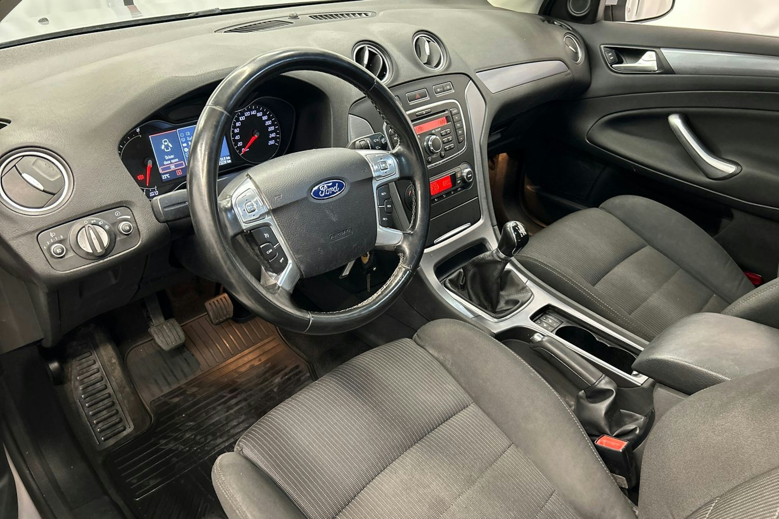 harmaa Ford Mondeo 2011 kuva 7.