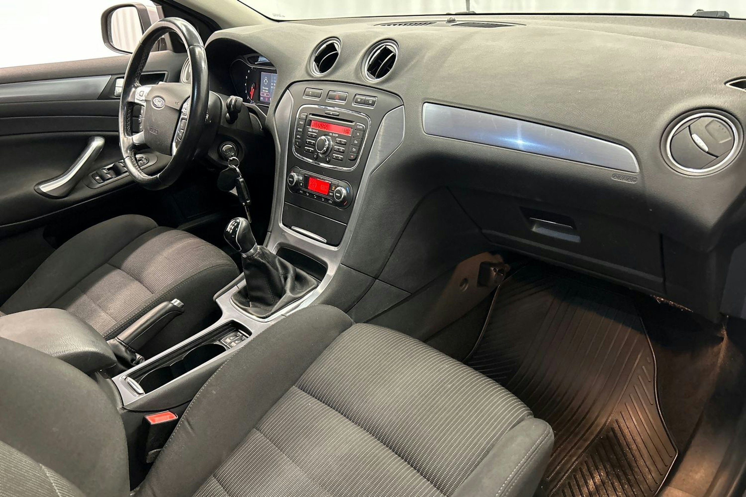 harmaa Ford Mondeo 2011 kuva 16.