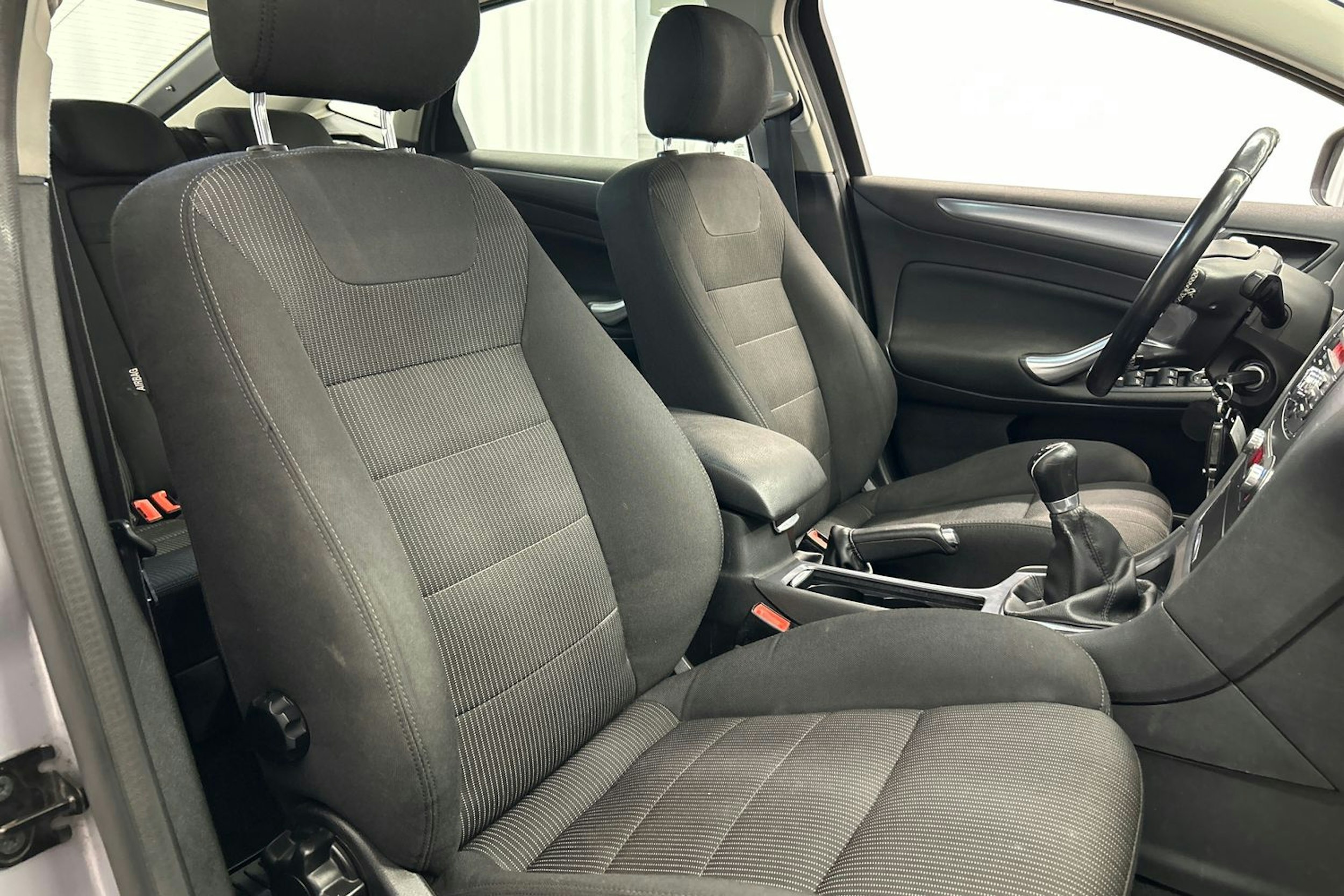 harmaa Ford Mondeo 2011 kuva 17.