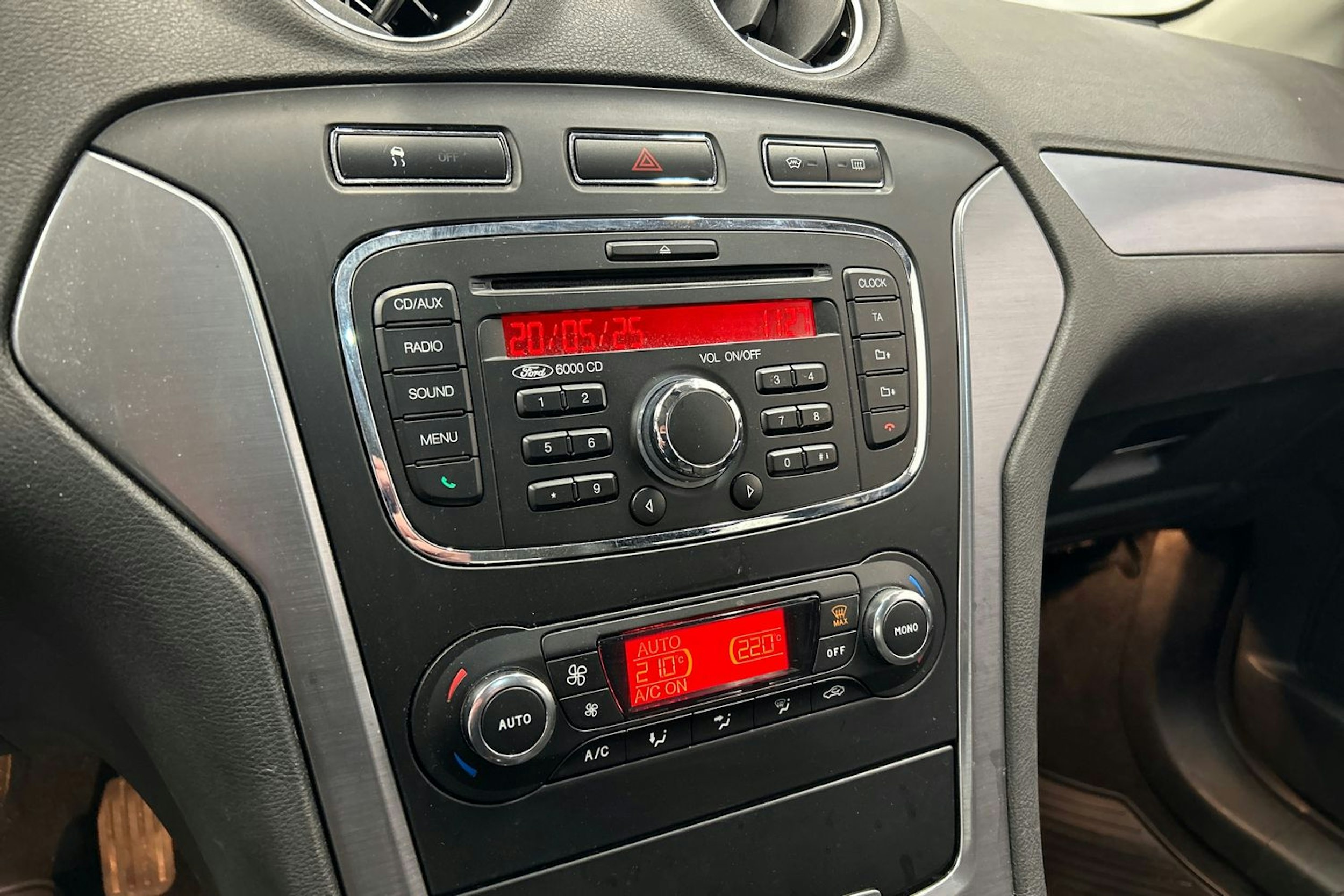 harmaa Ford Mondeo 2011 kuva 21.