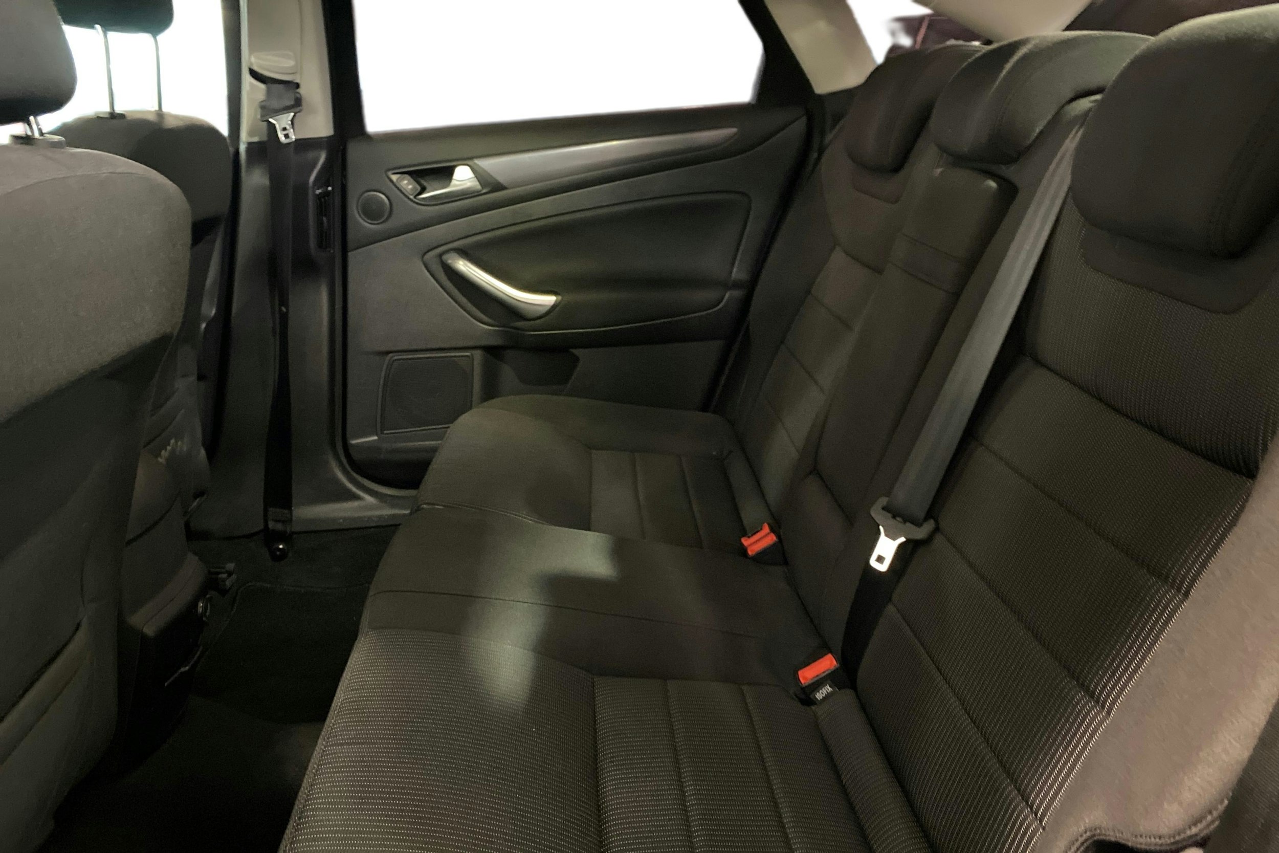 Sininen Ford Mondeo 2011 kuva 8.