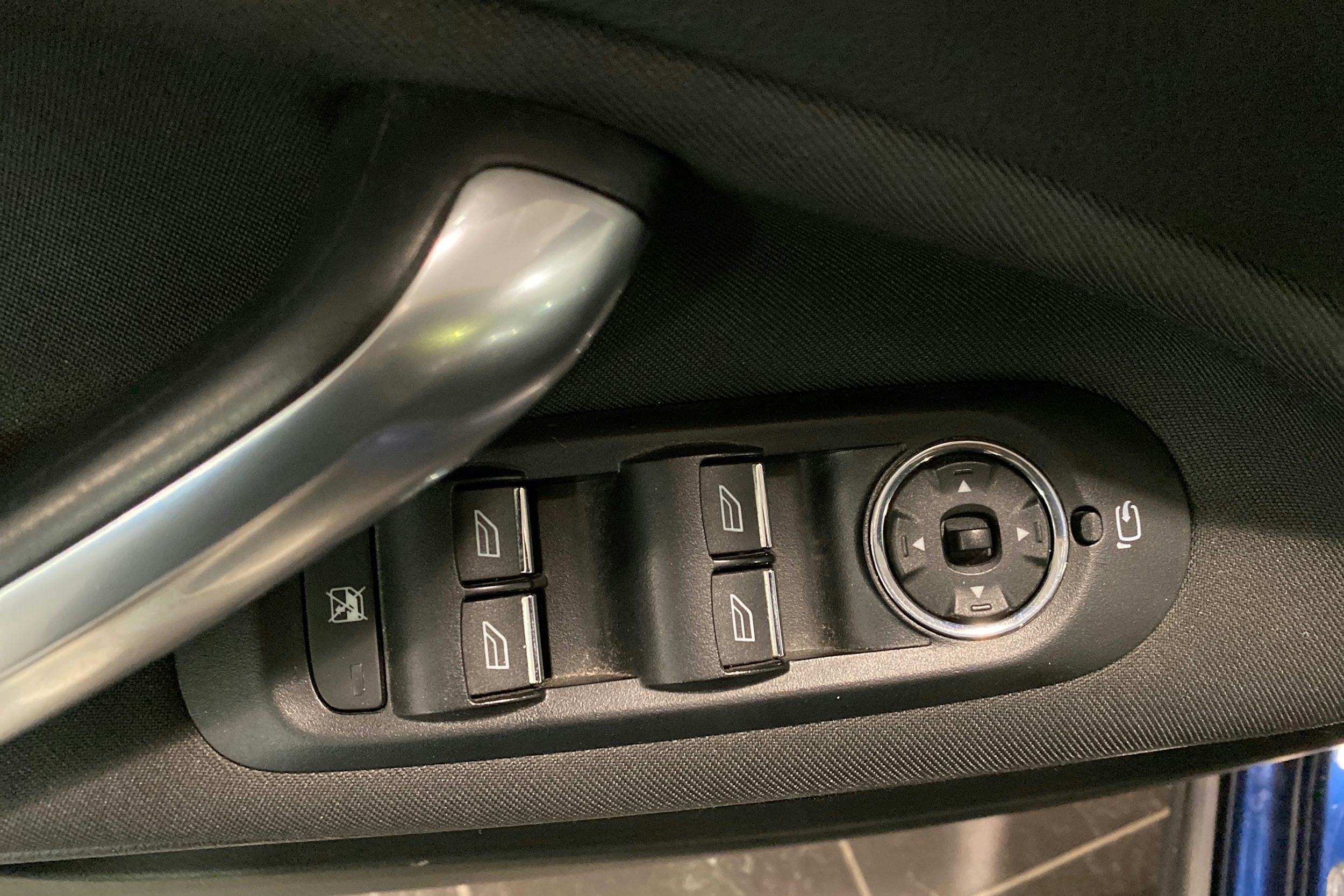 Sininen Ford Mondeo 2011 kuva 13.