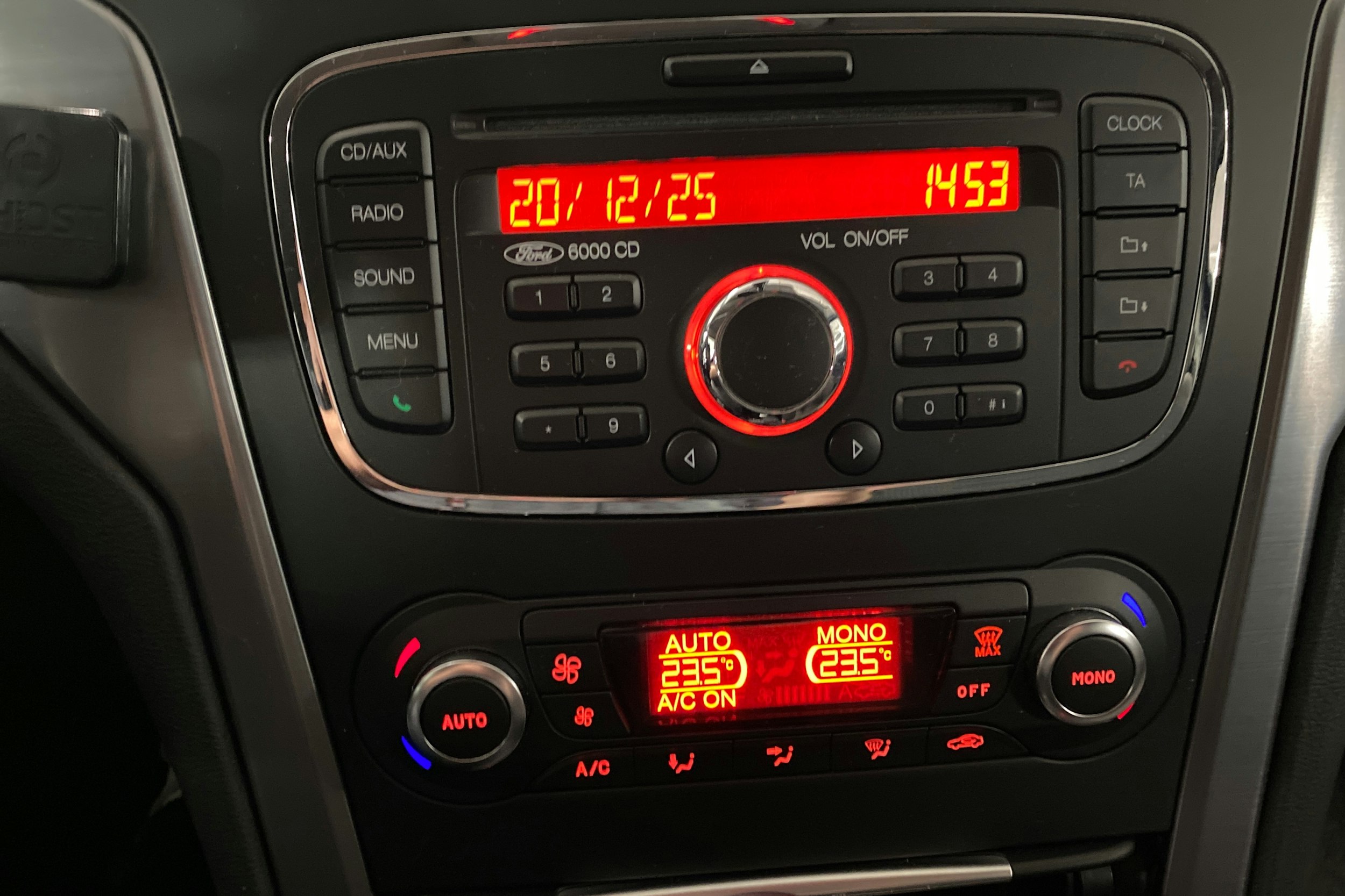 Sininen Ford Mondeo 2011 kuva 15.