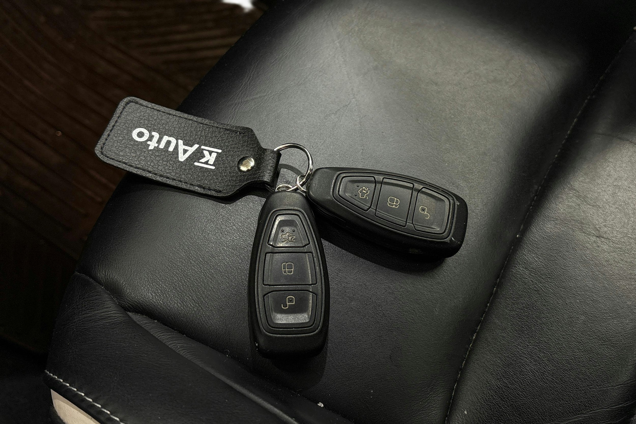 musta Ford Mondeo 2012 kuva 12.