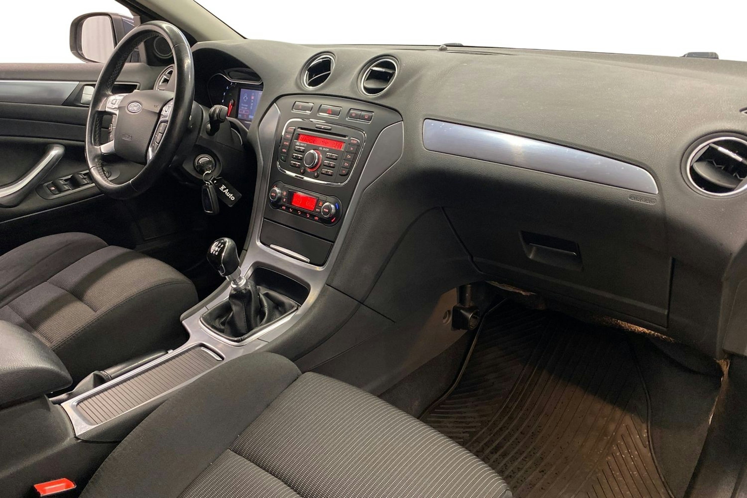 harmaa Ford Mondeo 2012 kuva 10.