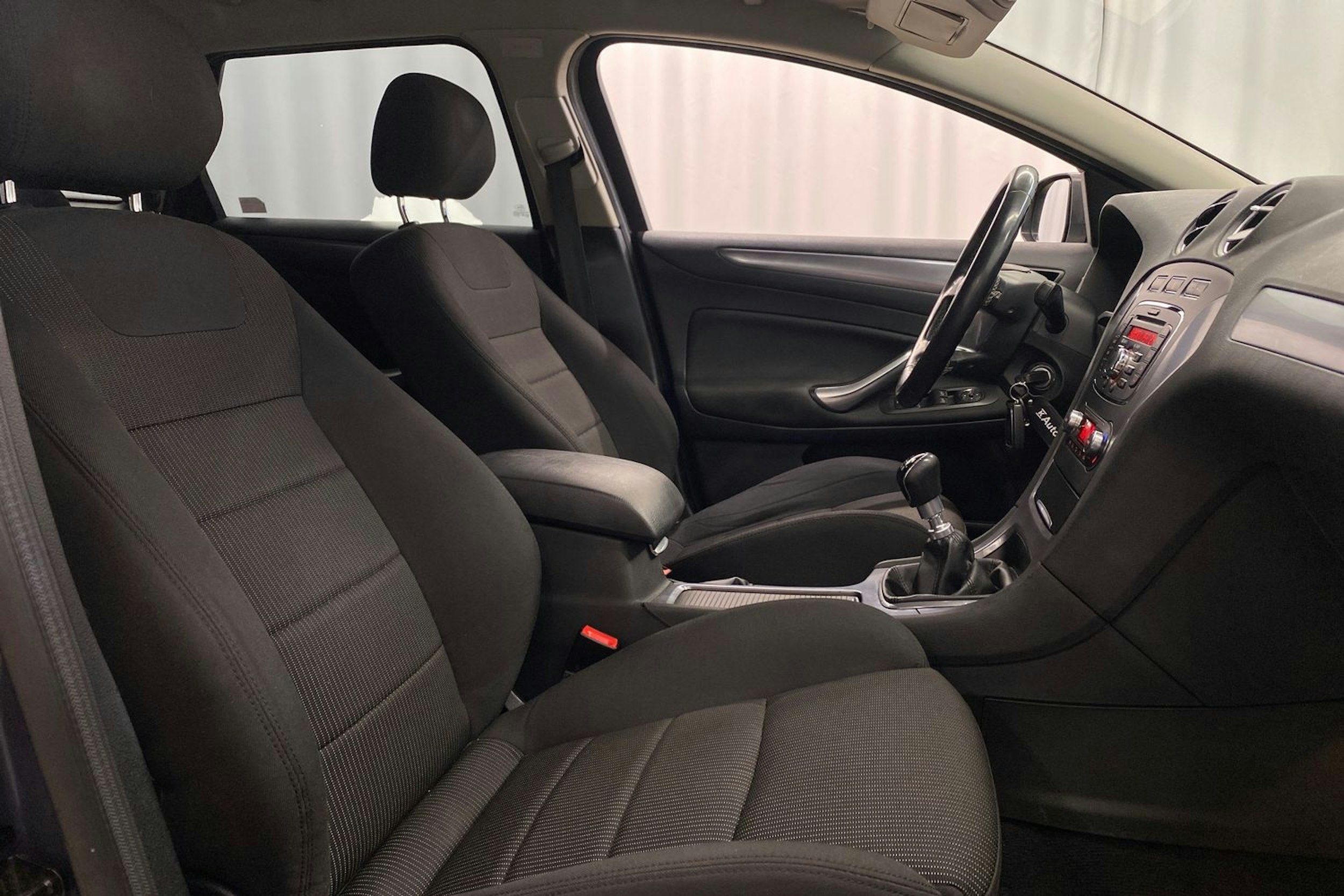 harmaa Ford Mondeo 2012 kuva 15.