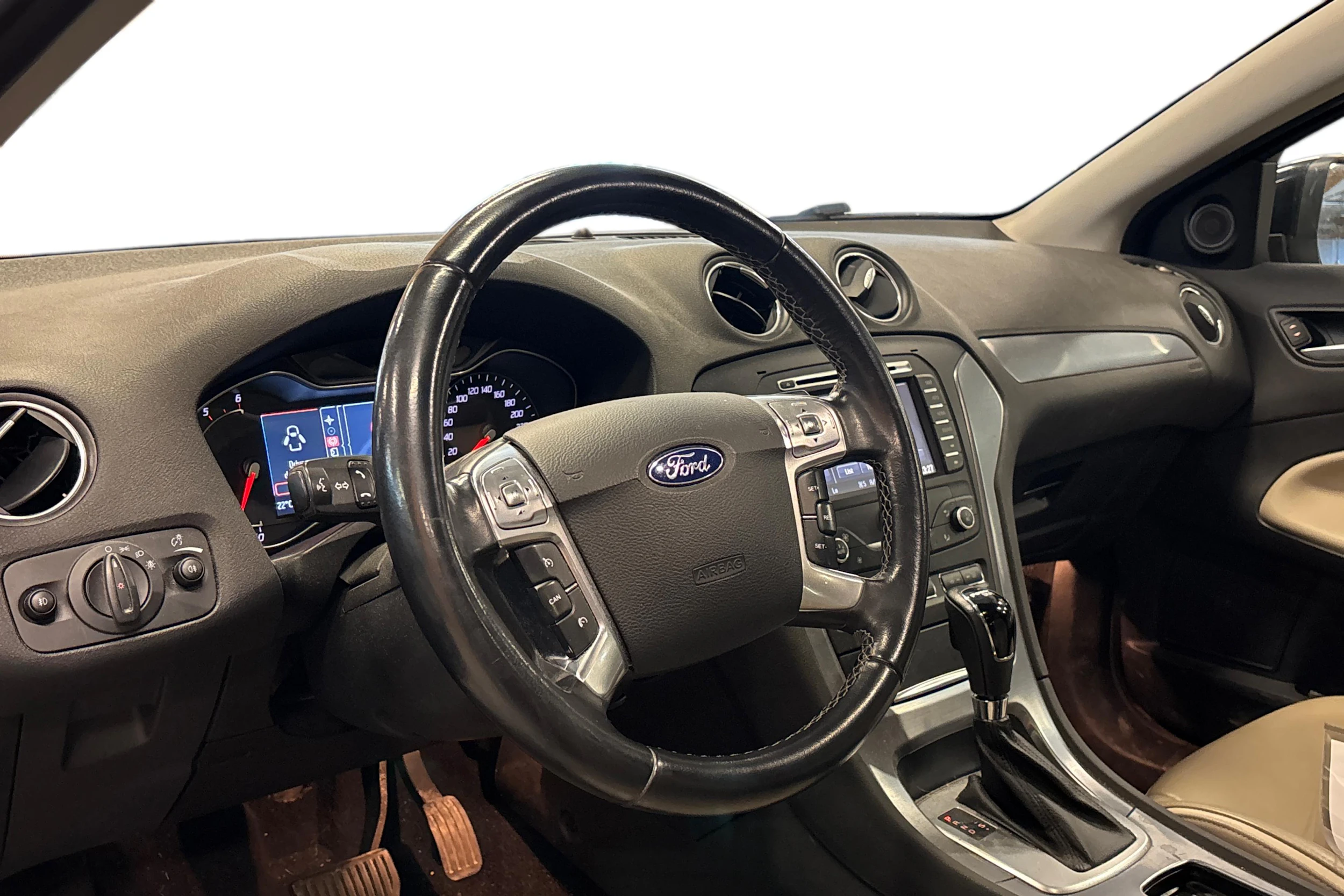 musta Ford Mondeo 2013 kuva 3.