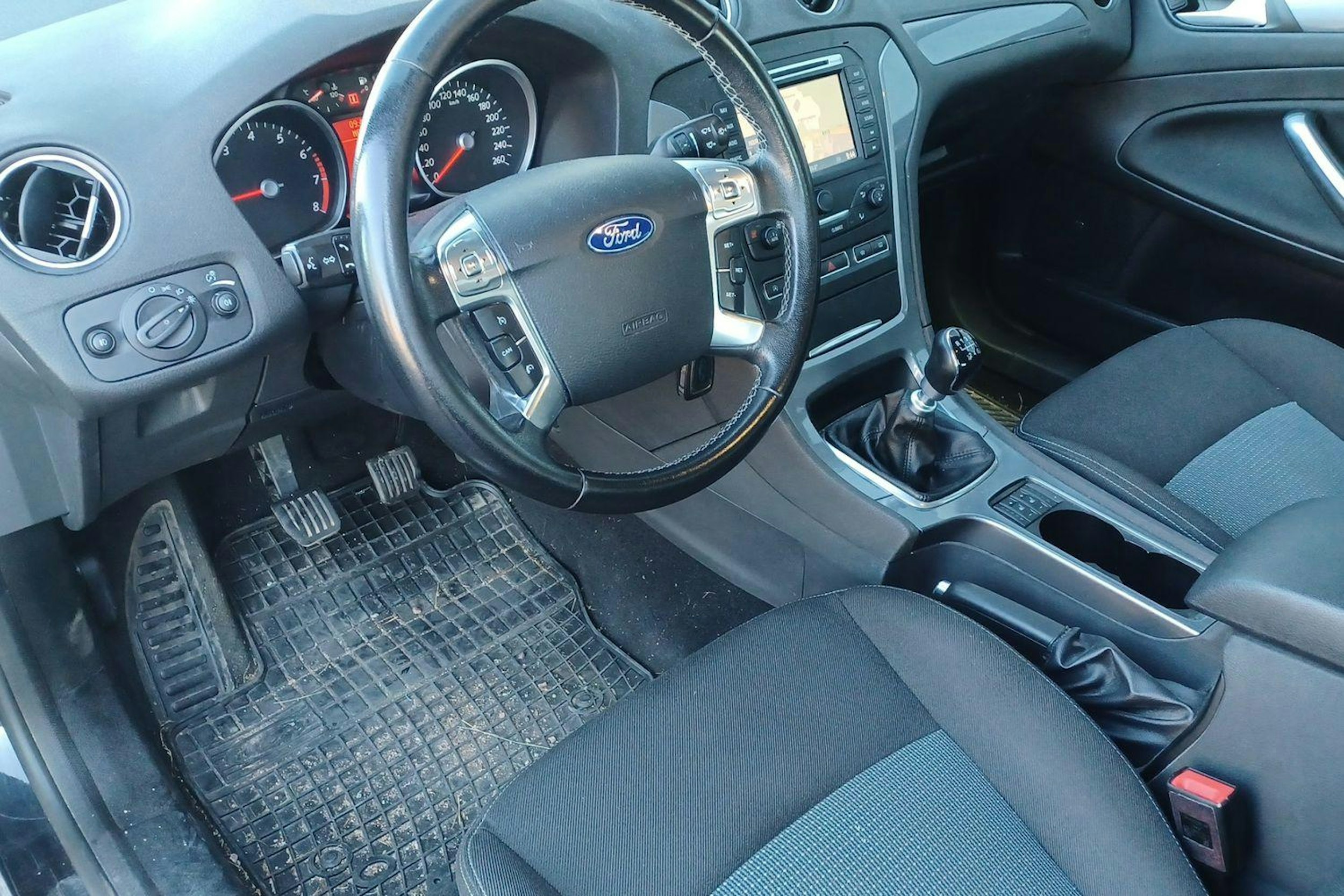 musta Ford Mondeo 2013 kuva 3.