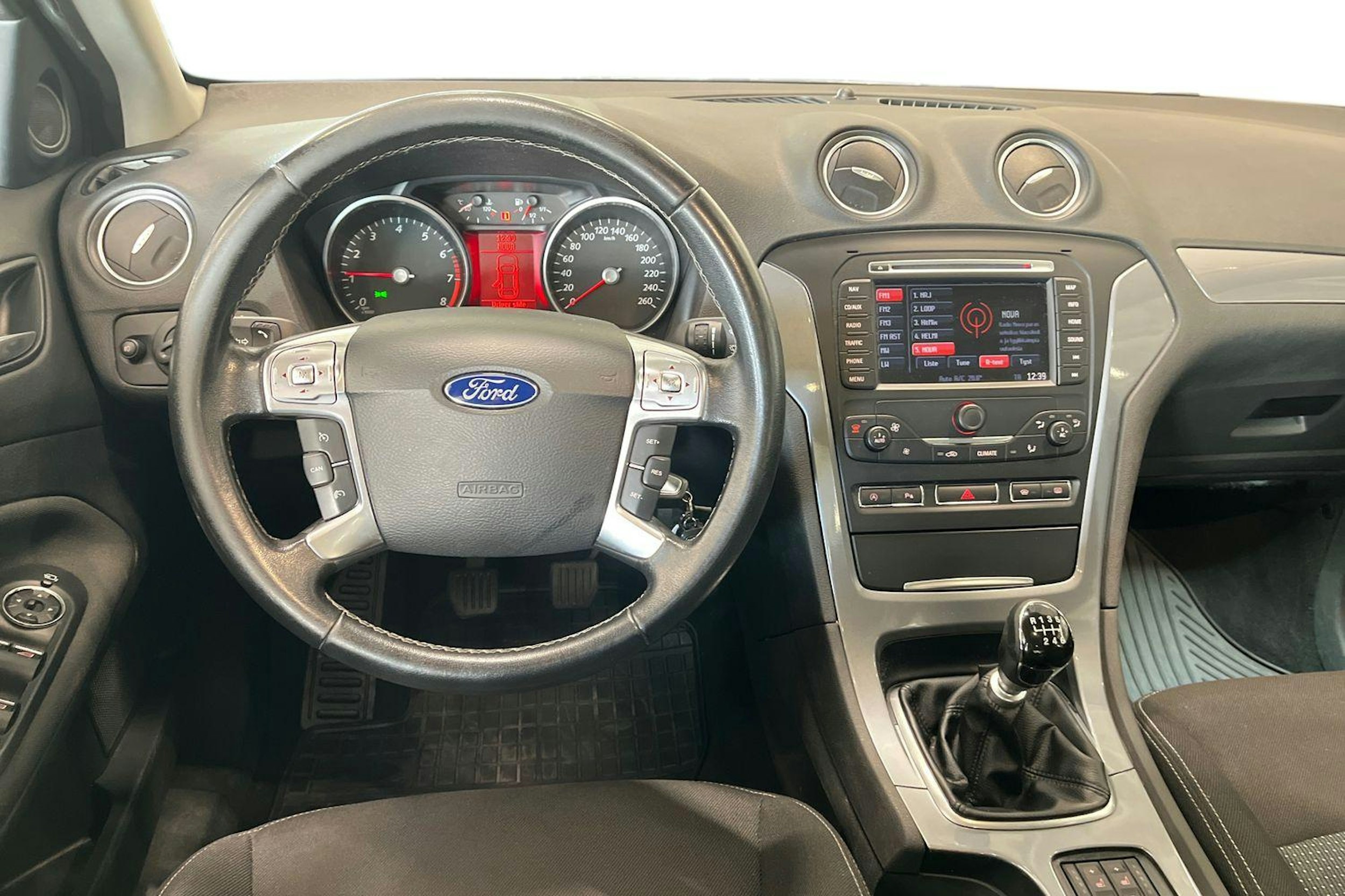 musta Ford Mondeo 2013 kuva 9.