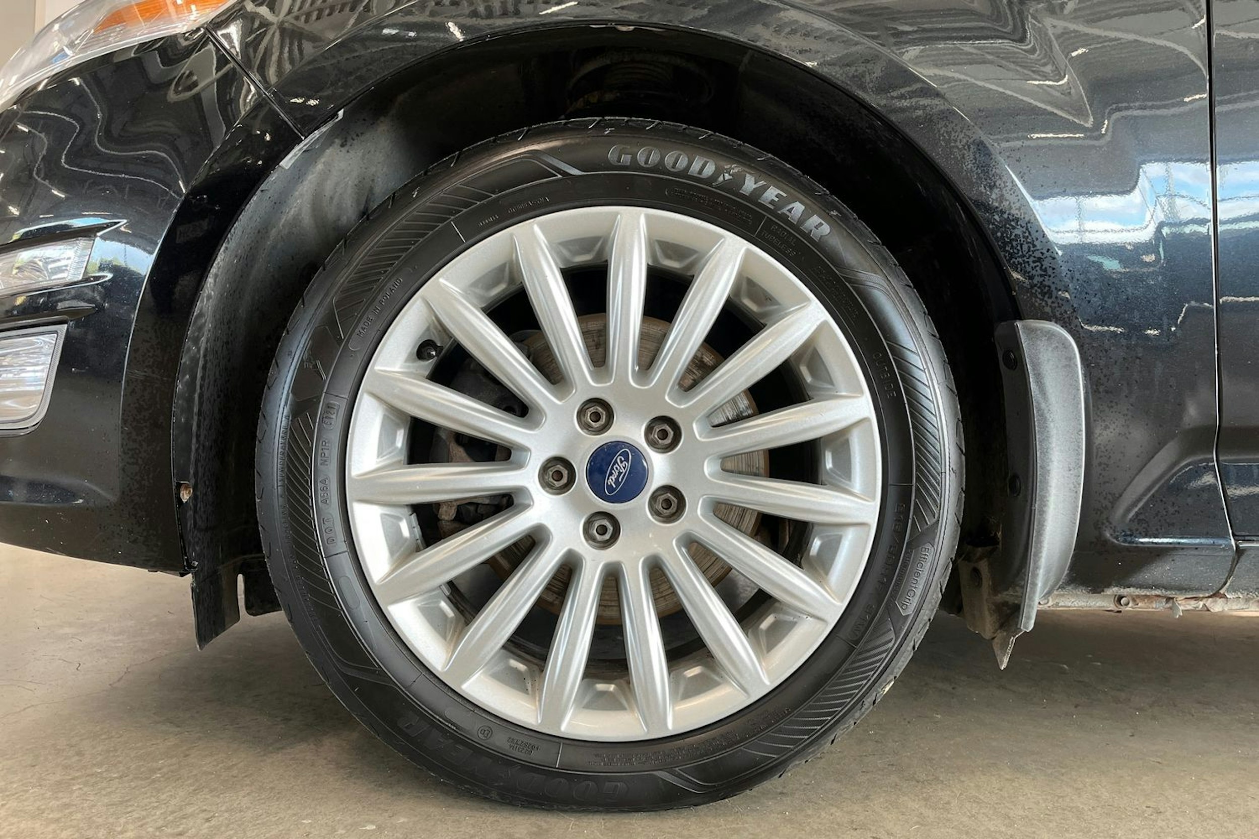 musta Ford Mondeo 2013 kuva 11.
