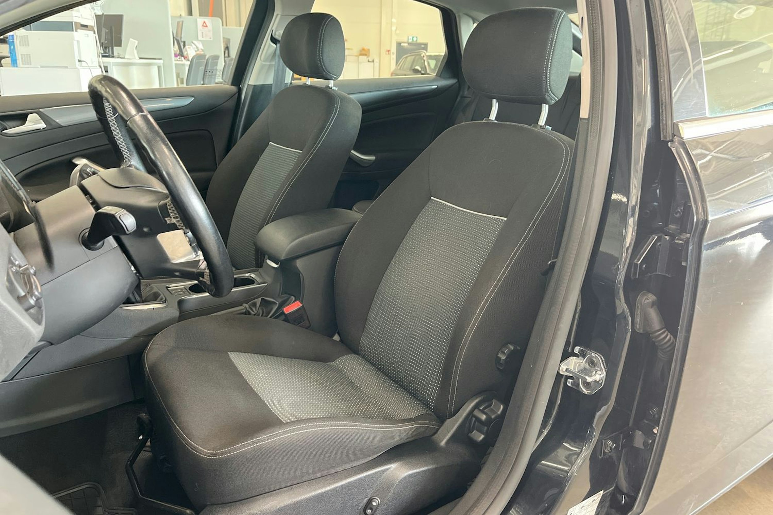 musta Ford Mondeo 2013 kuva 14.