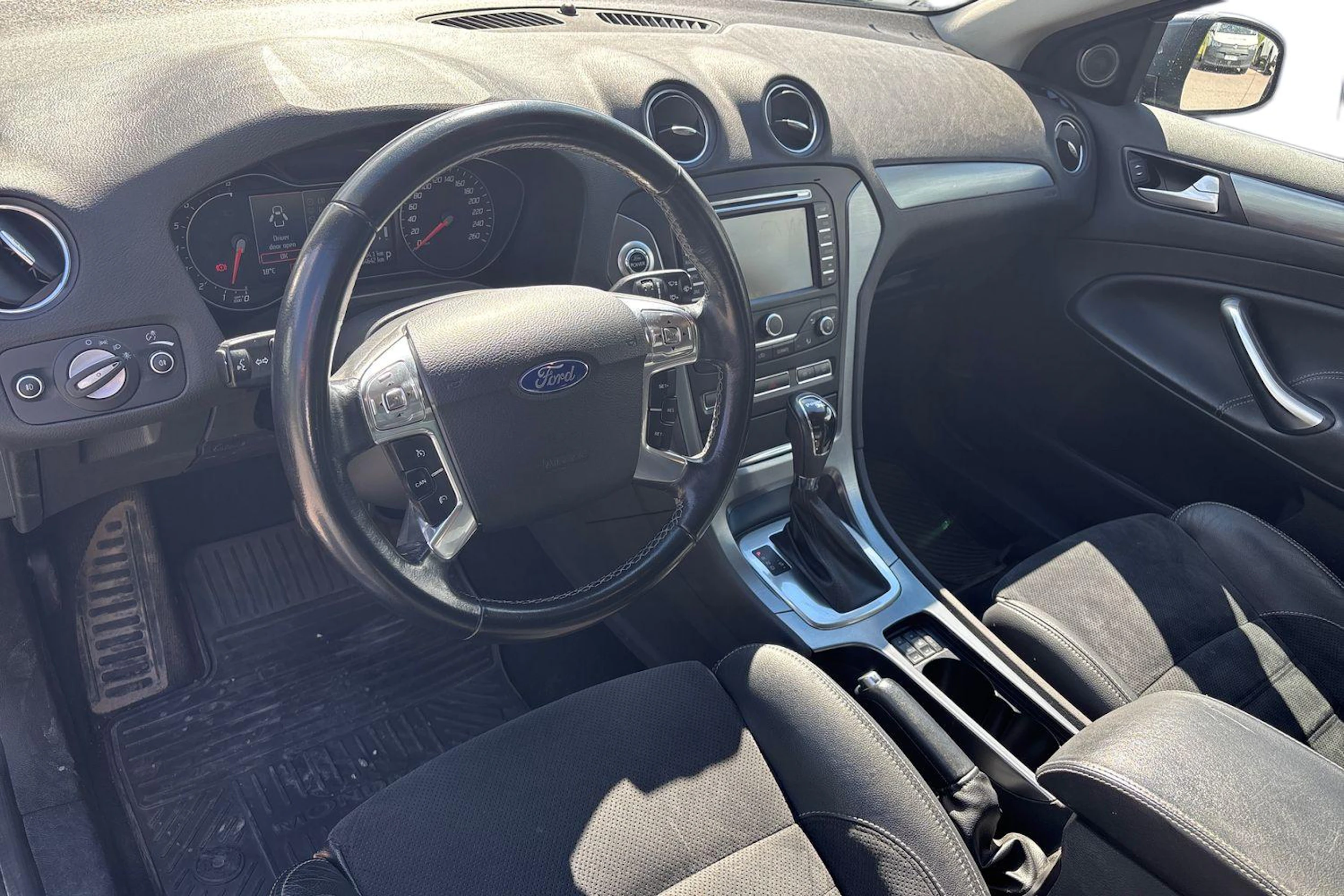 harmaa Ford Mondeo 2013 kuva 3.