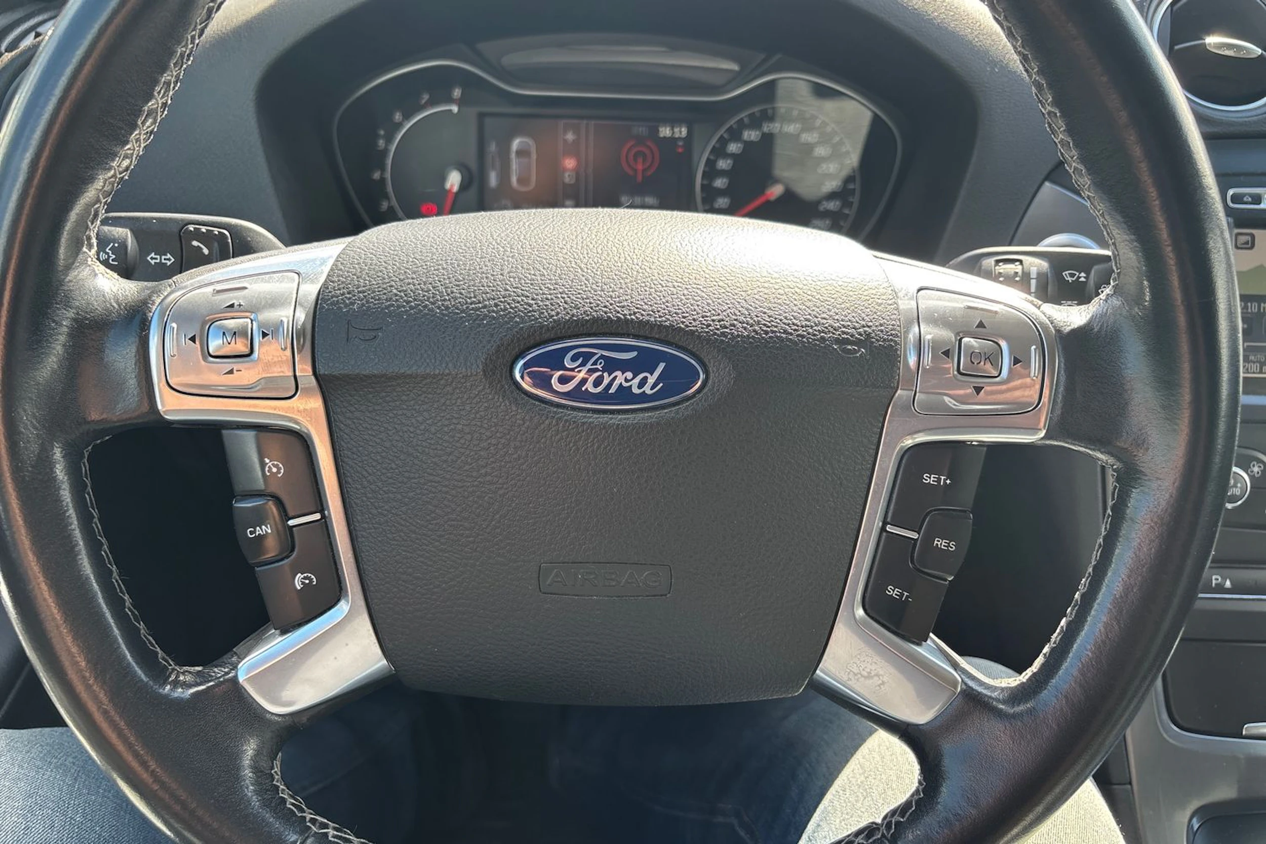 harmaa Ford Mondeo 2013 kuva 8.