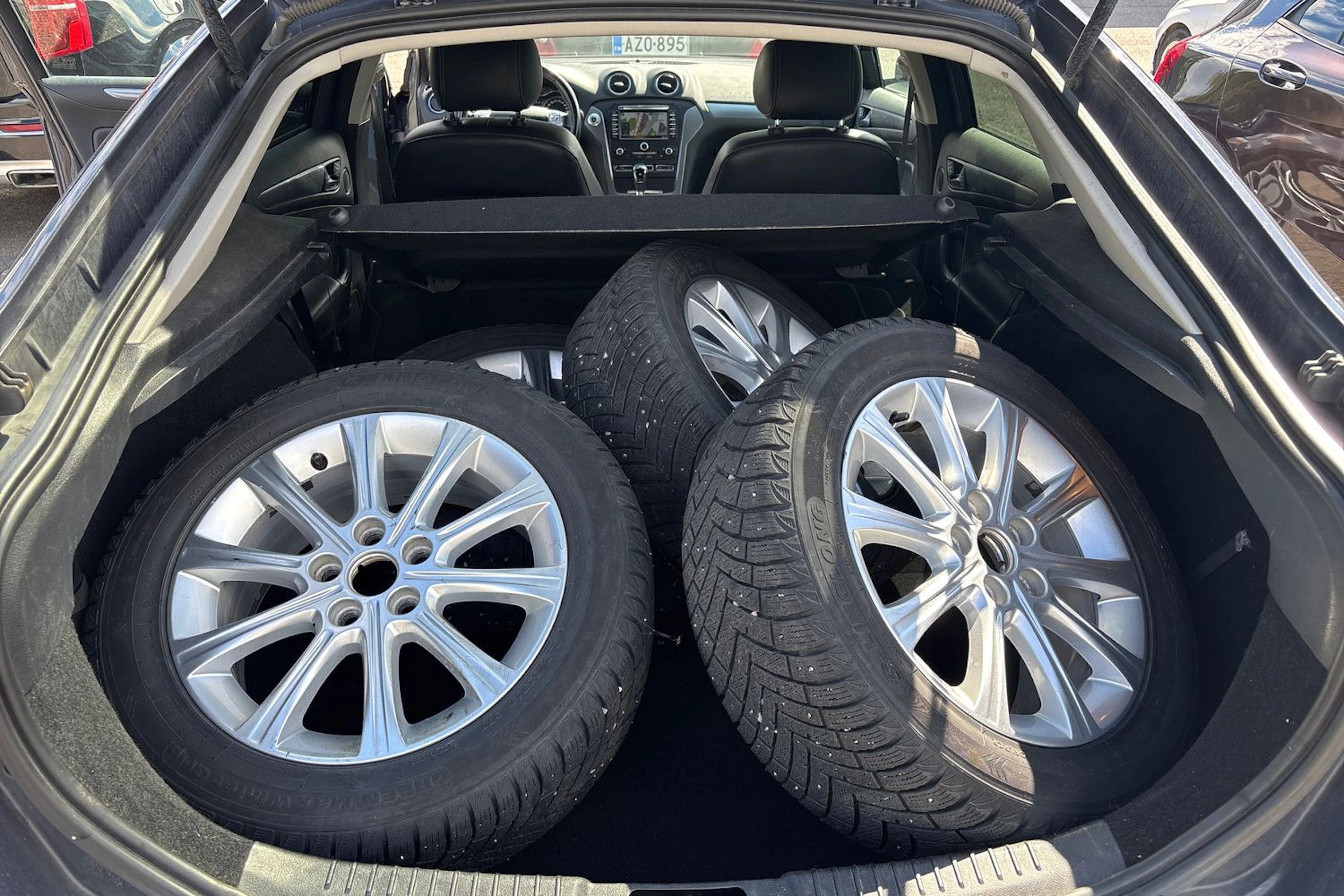 harmaa Ford Mondeo 2013 kuva 9.
