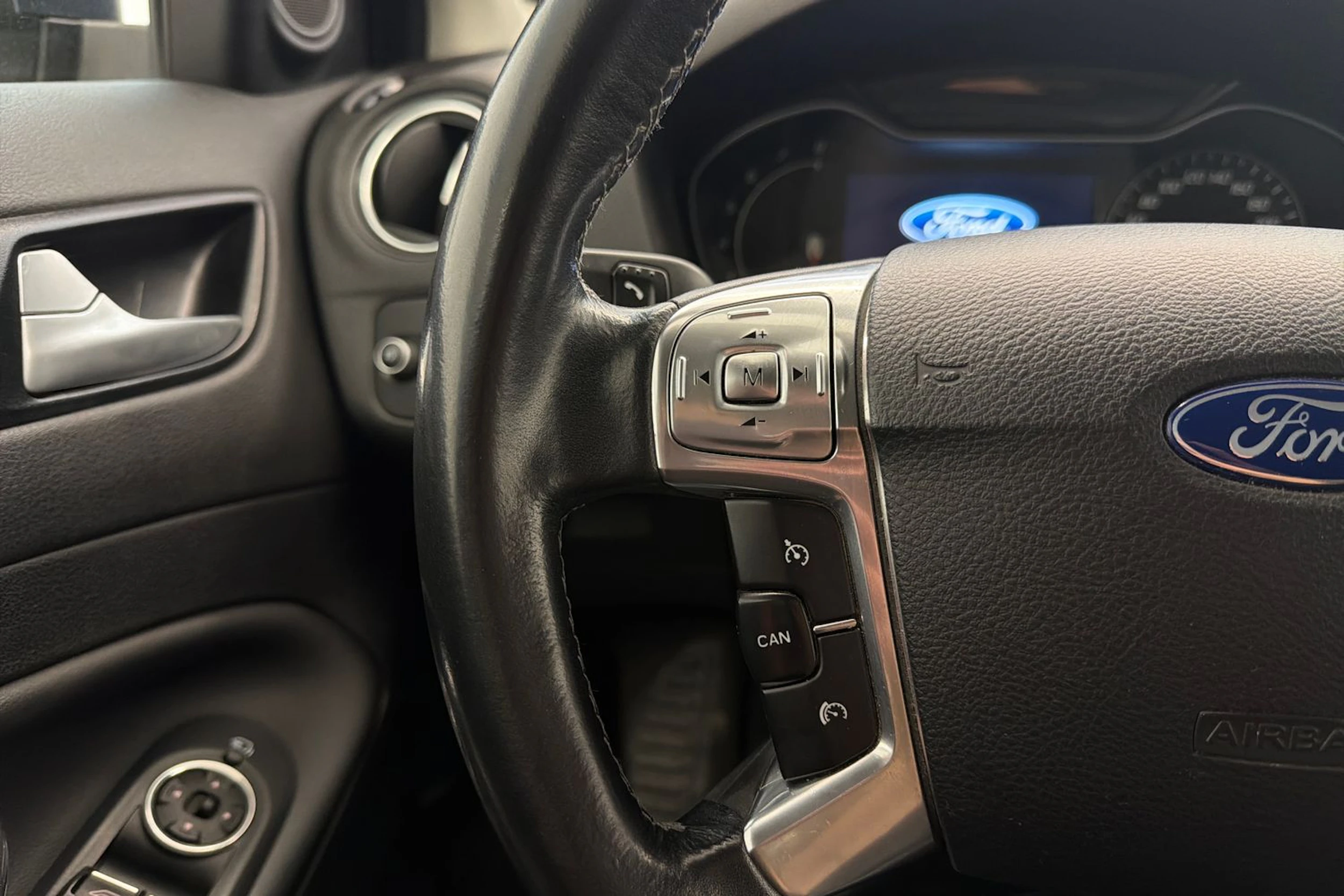 harmaa Ford Mondeo 2014 kuva 16.