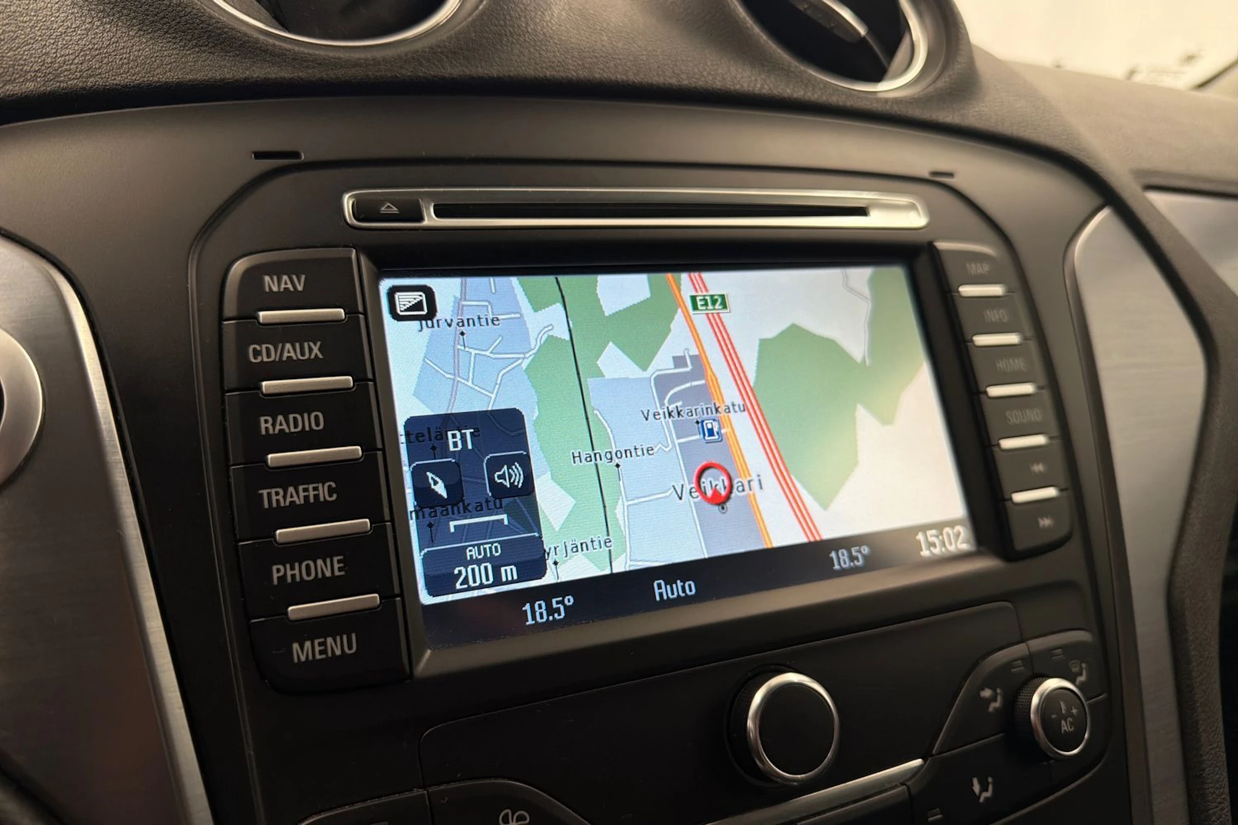 harmaa Ford Mondeo 2014 kuva 19.