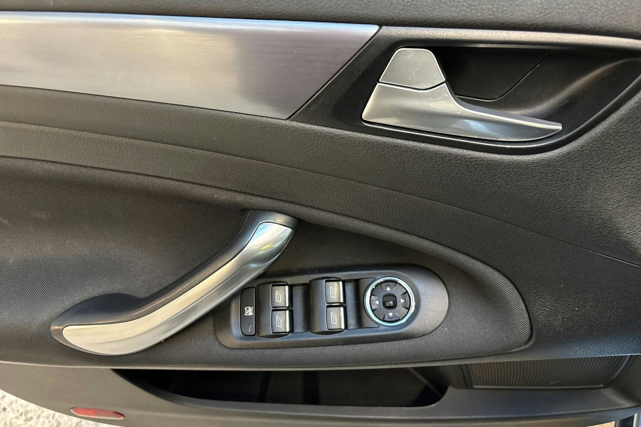 harmaa Ford Mondeo 2013 kuva 18.