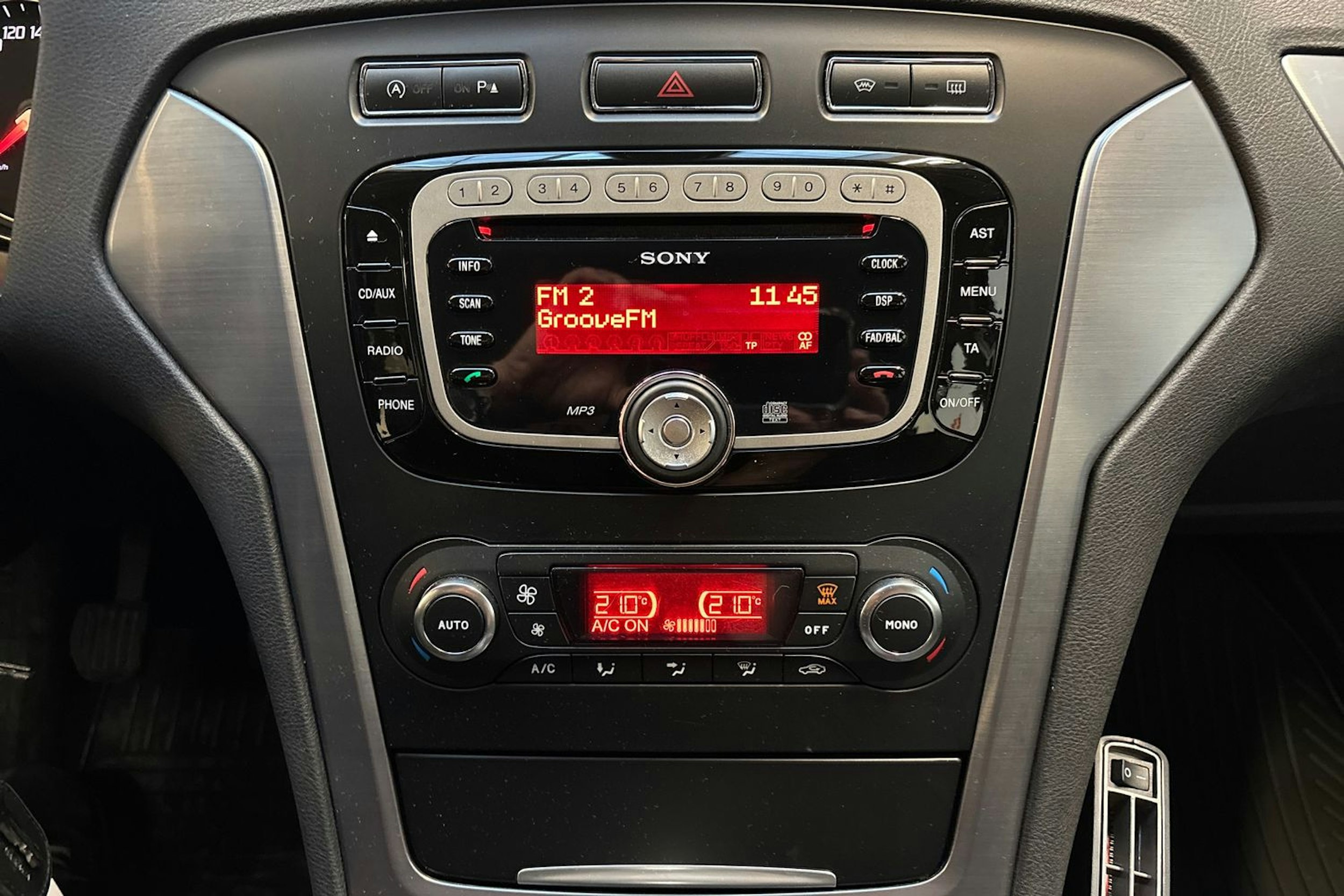 harmaa Ford Mondeo 2013 kuva 22.