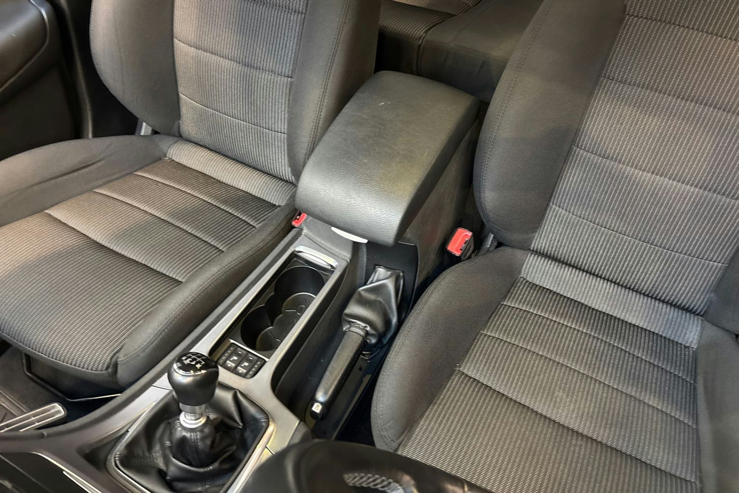 harmaa Ford Mondeo 2013 kuva 24.