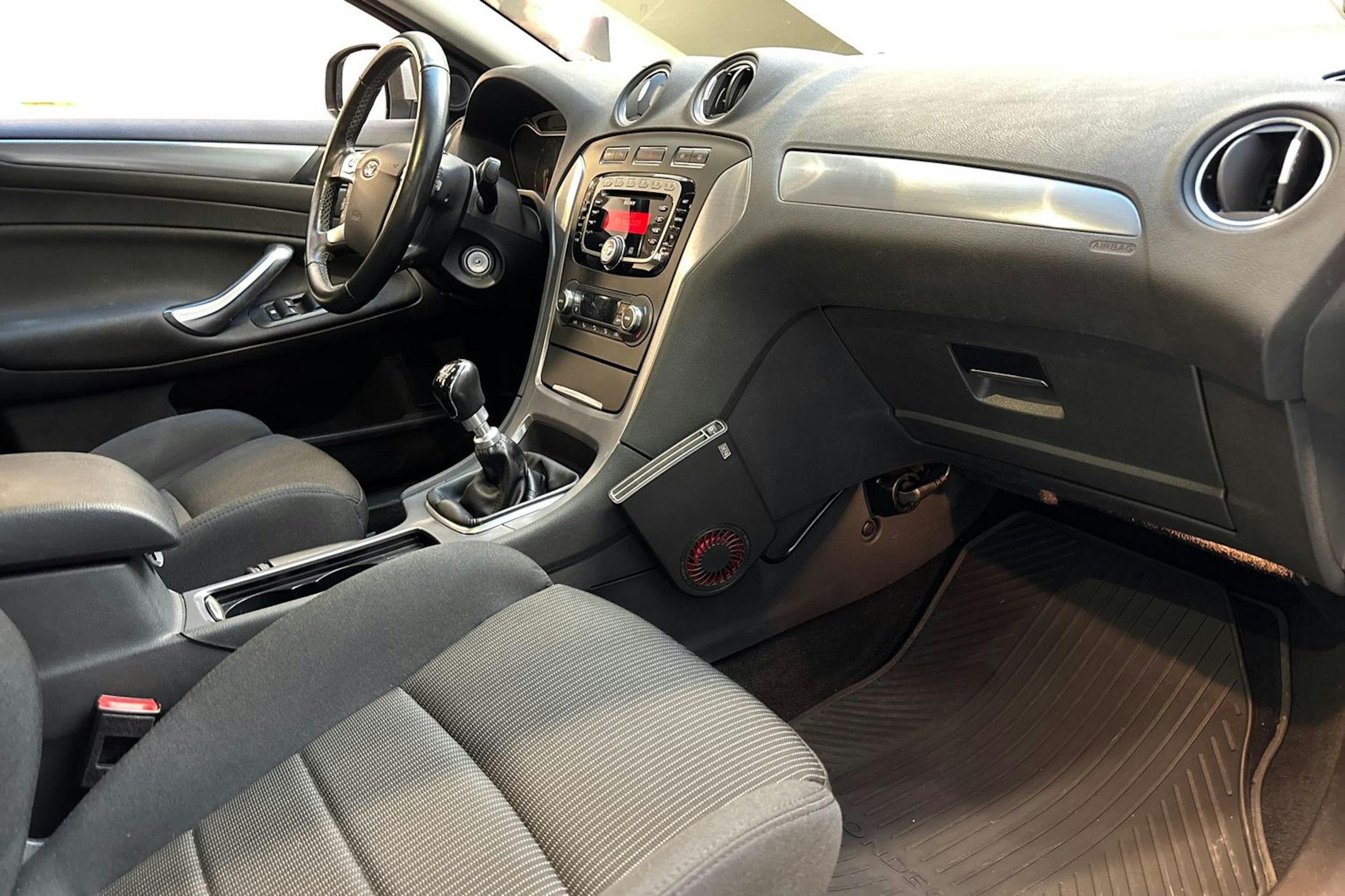 harmaa Ford Mondeo 2013 kuva 25.