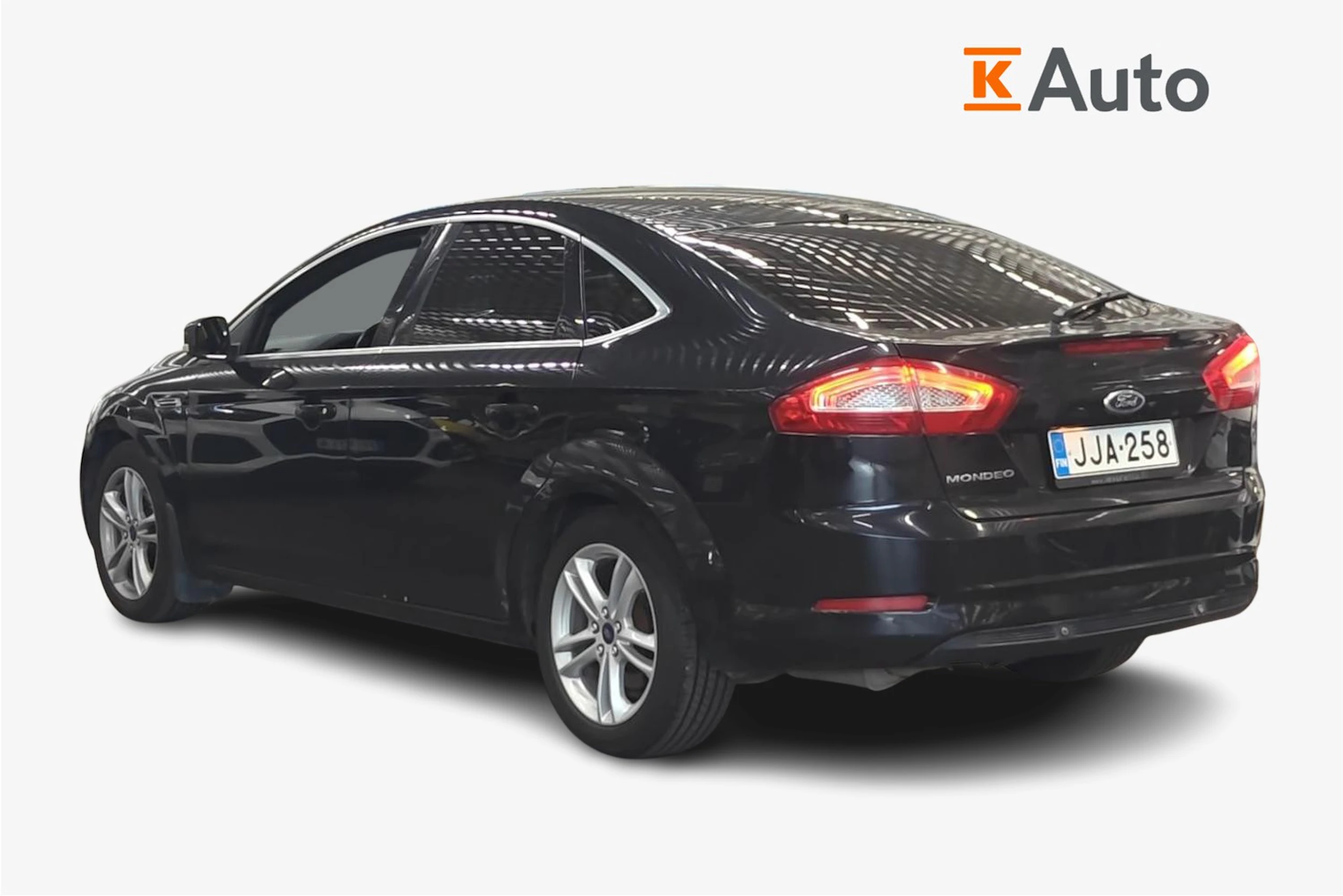 musta Ford Mondeo 2014 kuva 2.
