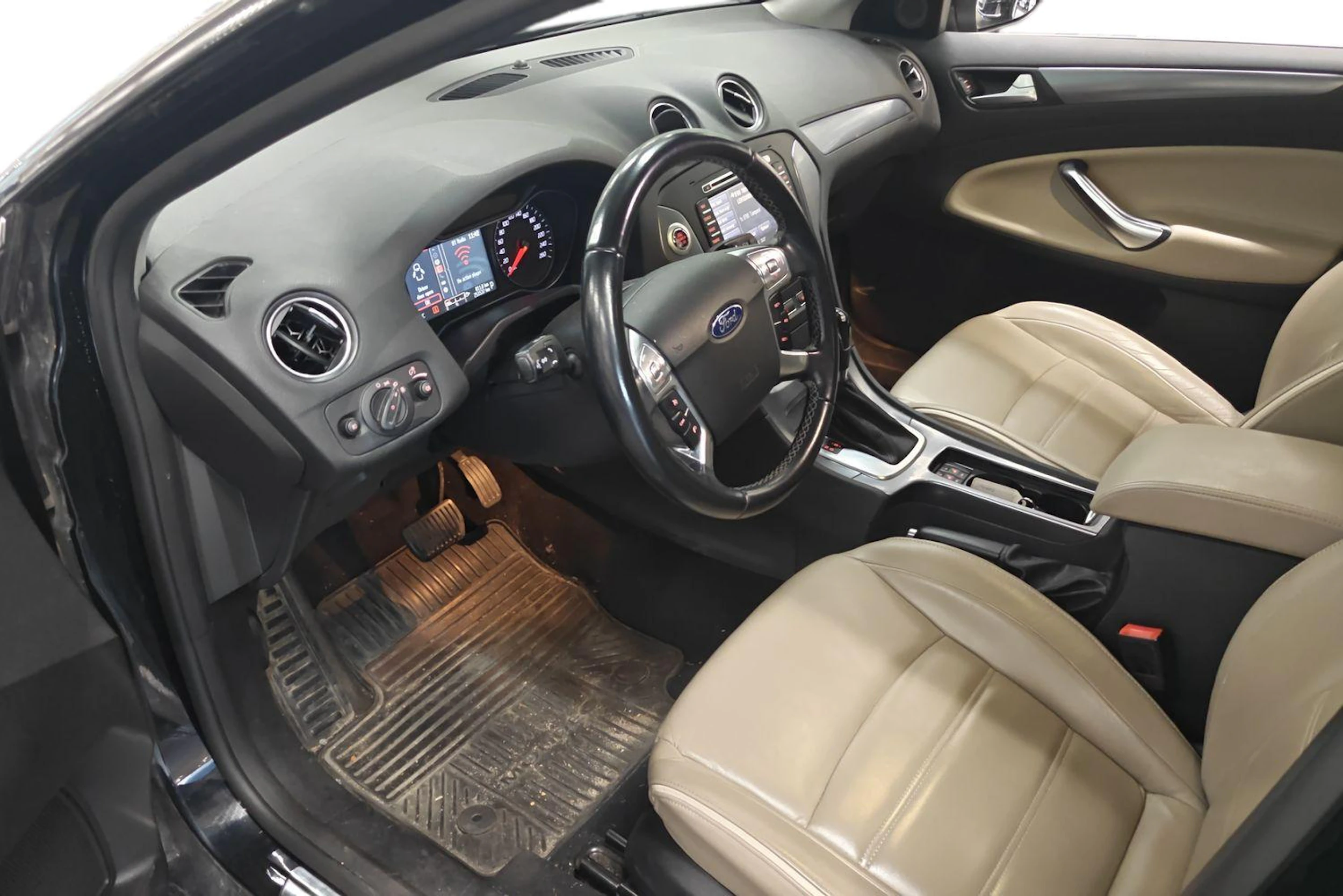 musta Ford Mondeo 2014 kuva 3.