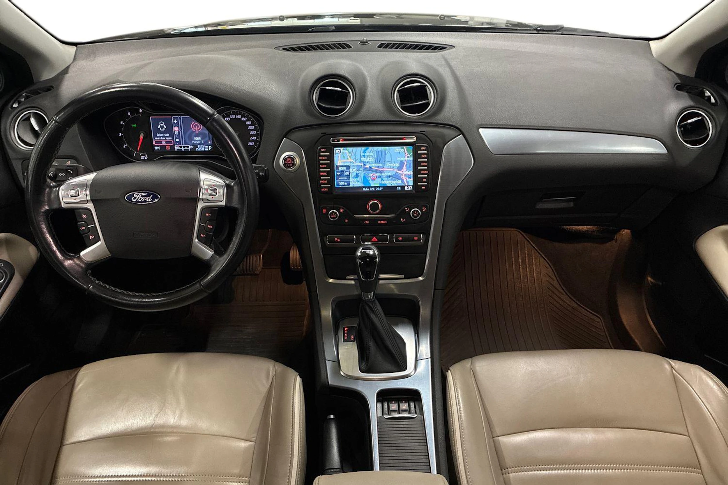 musta Ford Mondeo 2014 kuva 7.