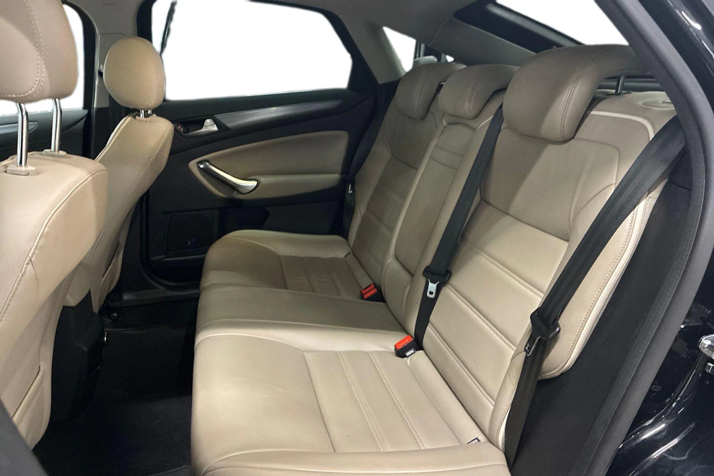 musta Ford Mondeo 2014 kuva 8.