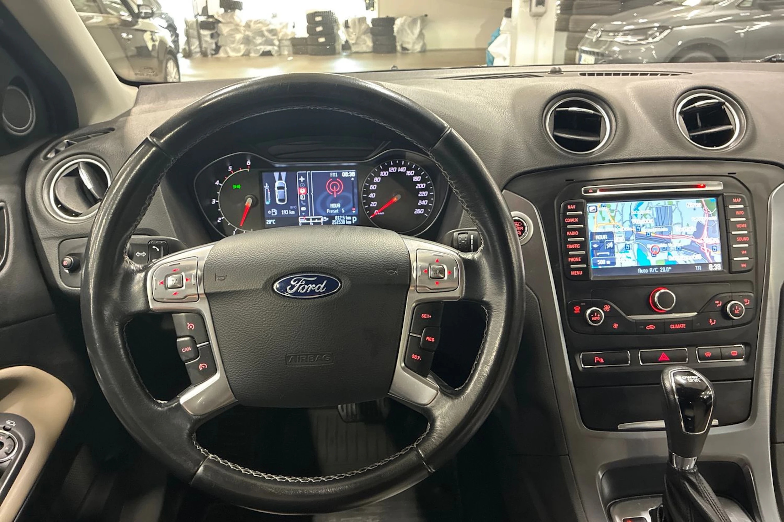 musta Ford Mondeo 2014 kuva 11.