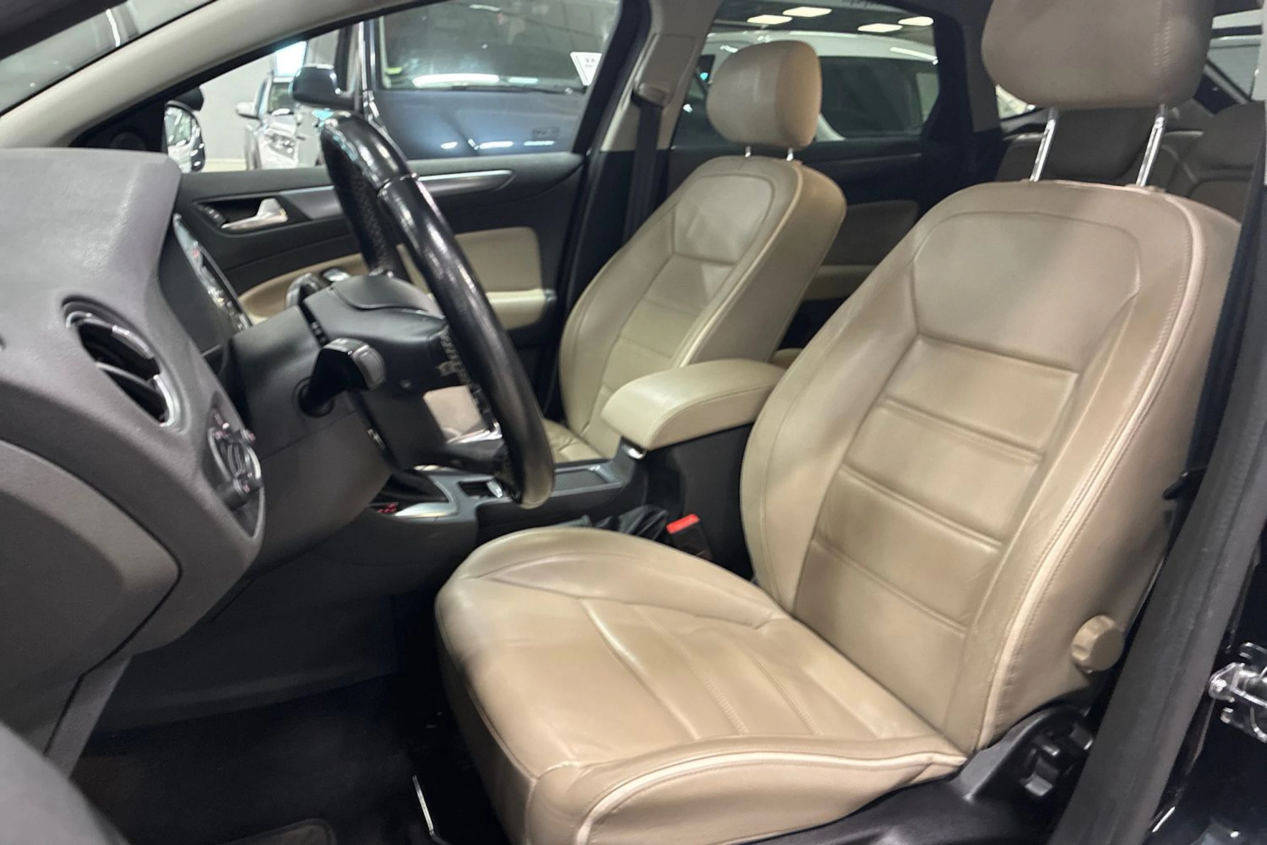 musta Ford Mondeo 2014 kuva 21.