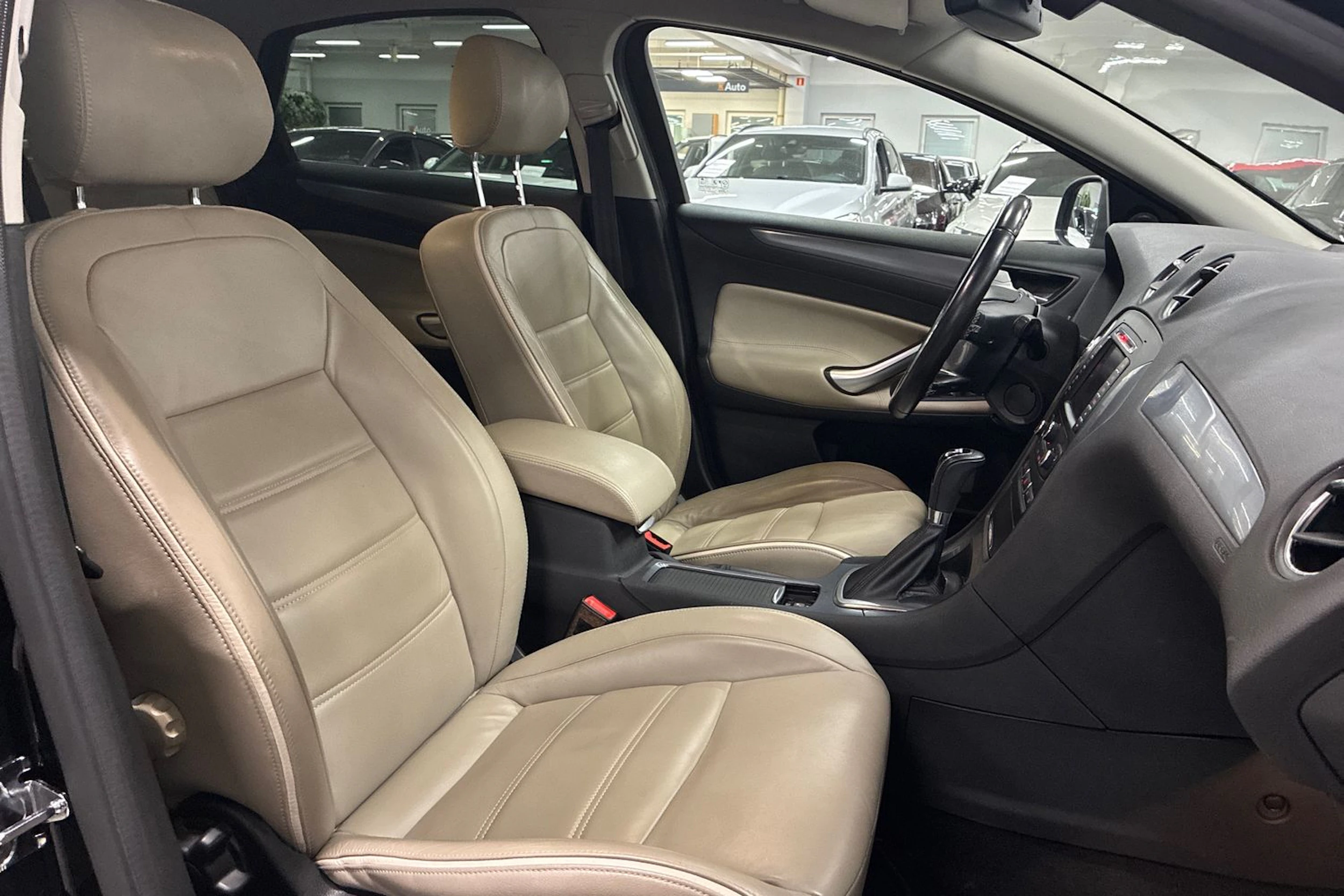 musta Ford Mondeo 2014 kuva 24.