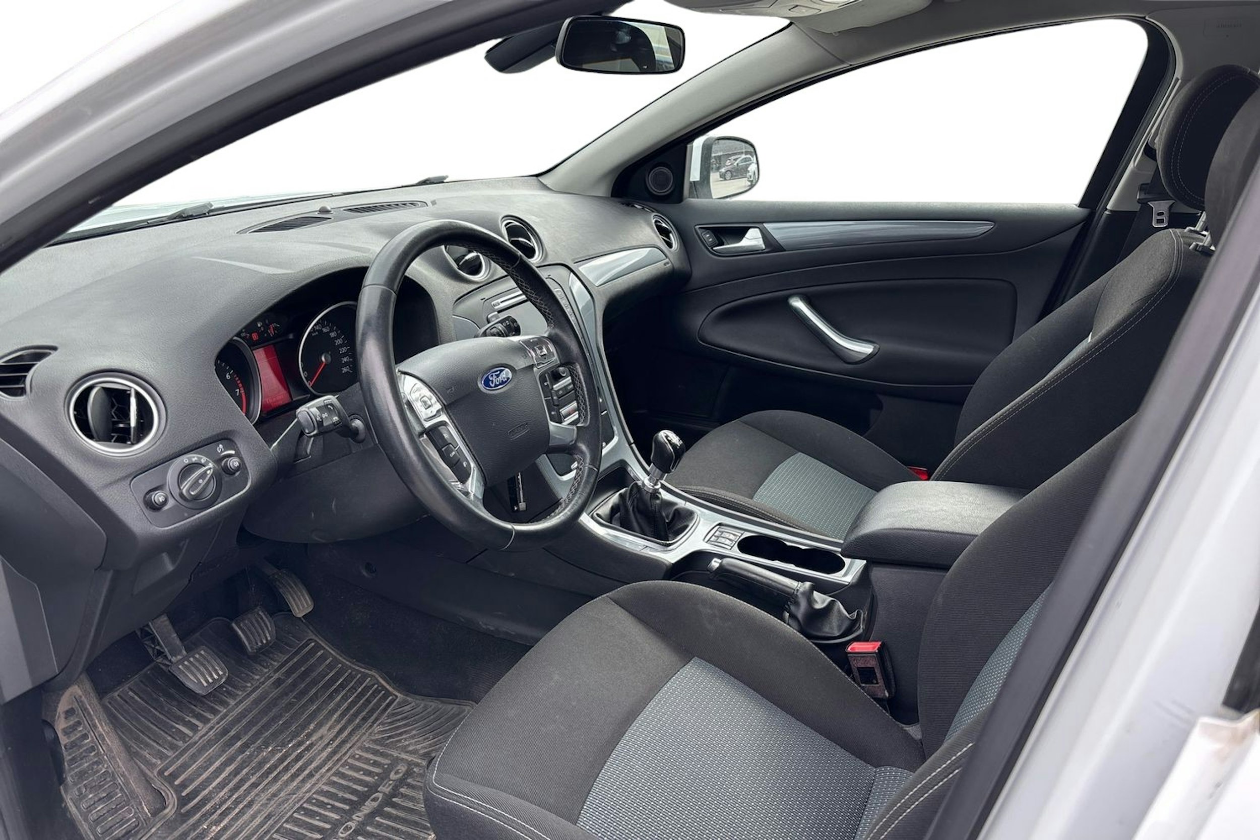 valkoinen Ford Mondeo 2014 kuva 3.