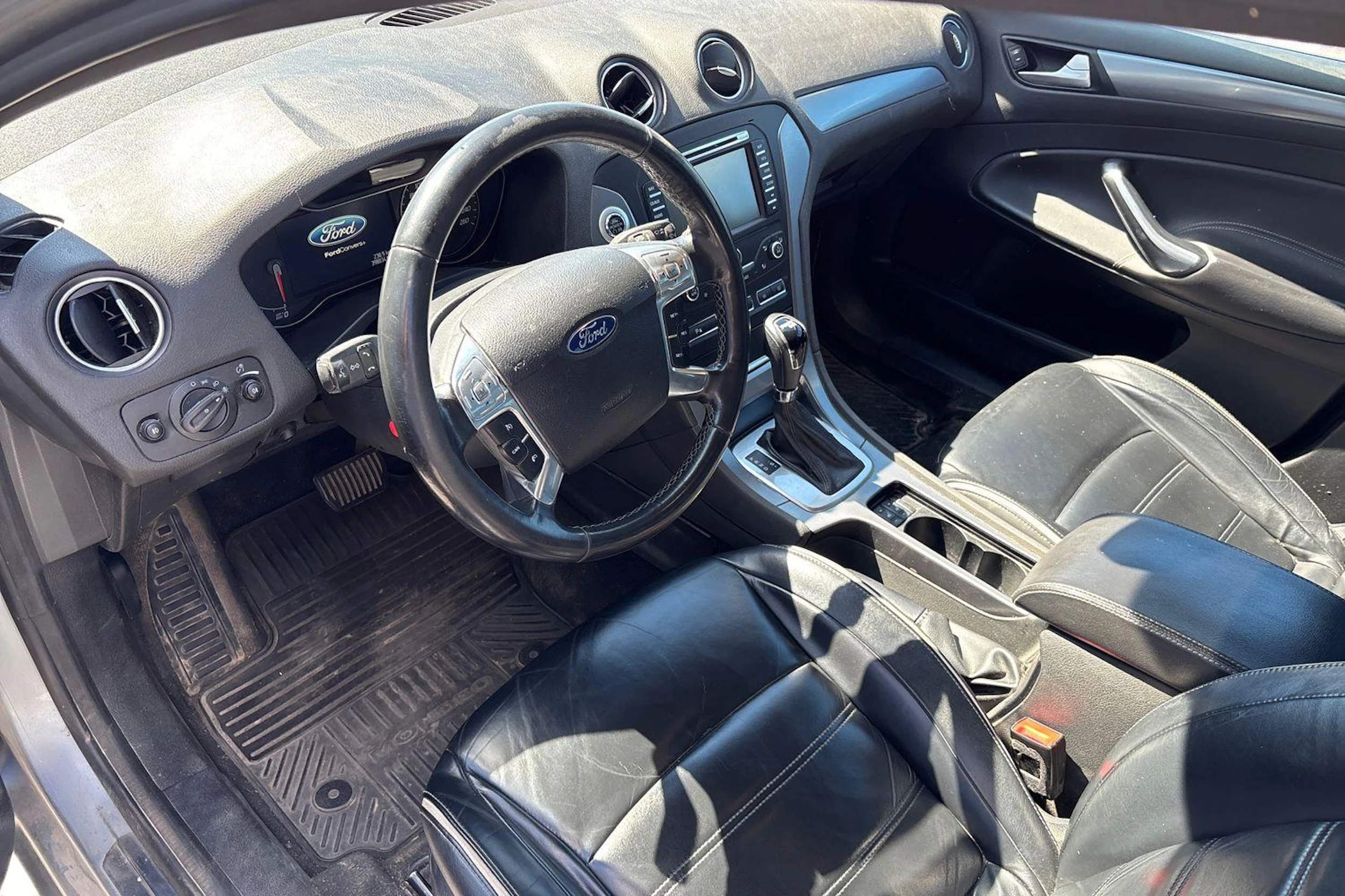 harmaa Ford Mondeo 2014 kuva 6.
