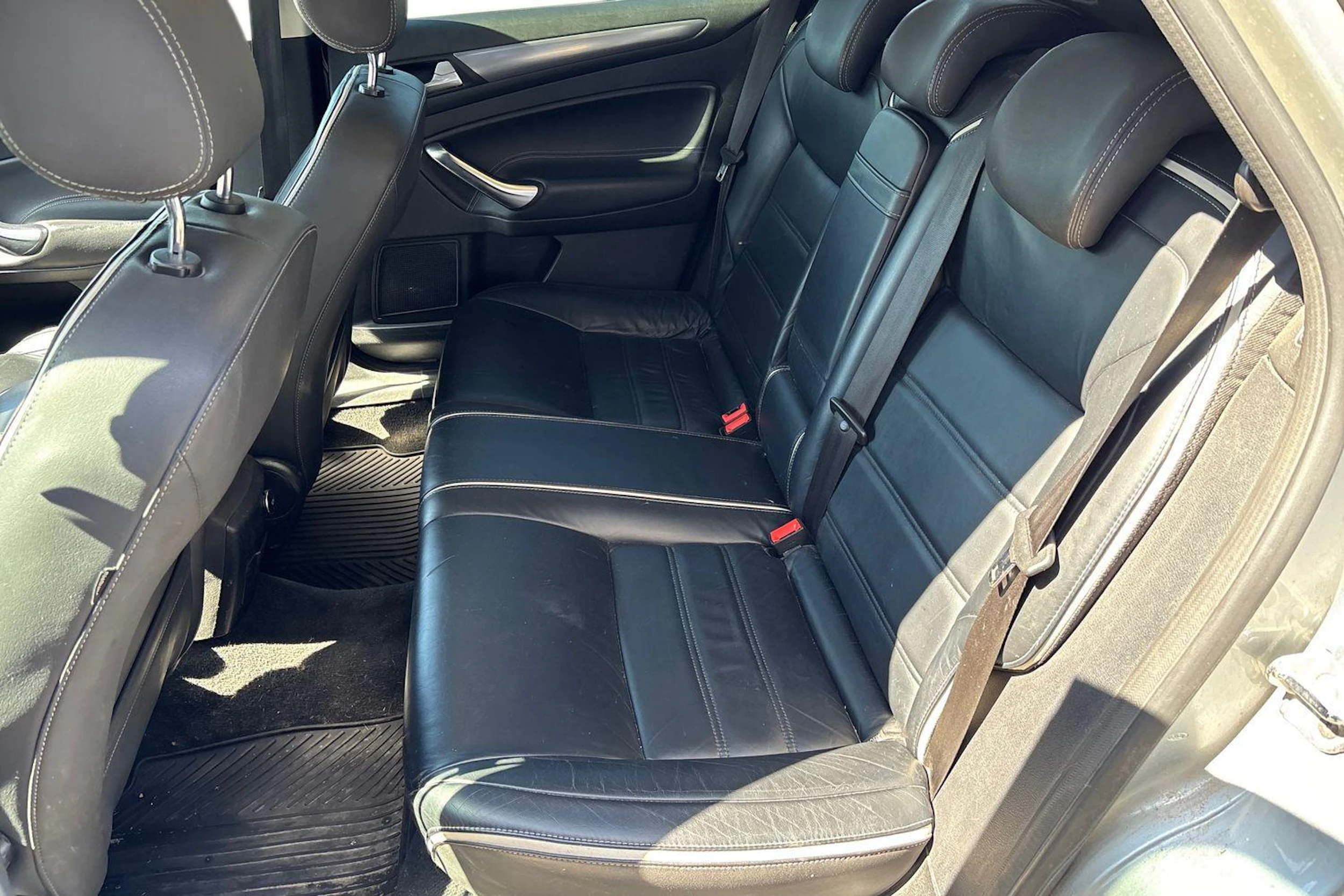 harmaa Ford Mondeo 2014 kuva 8.