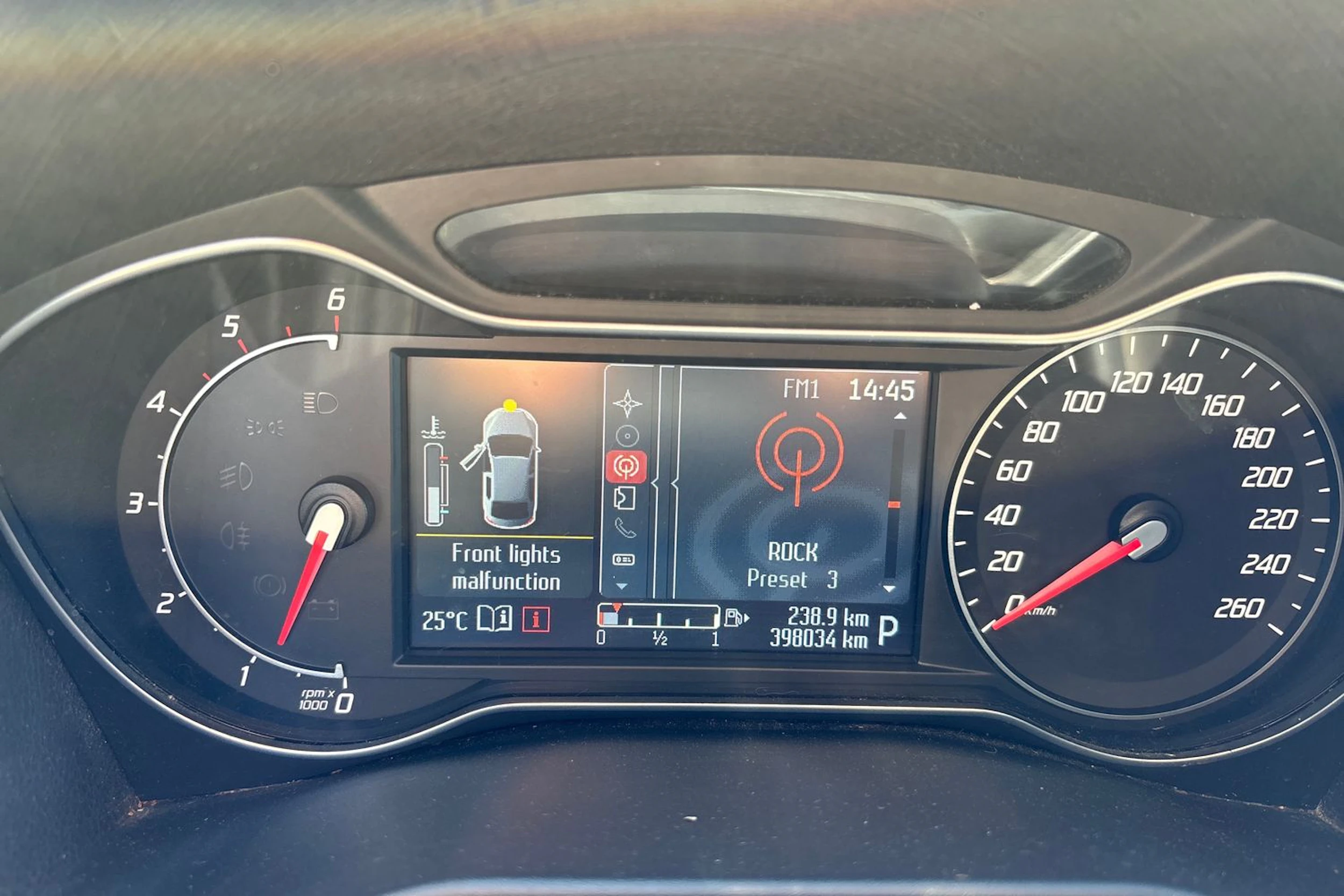harmaa Ford Mondeo 2014 kuva 18.