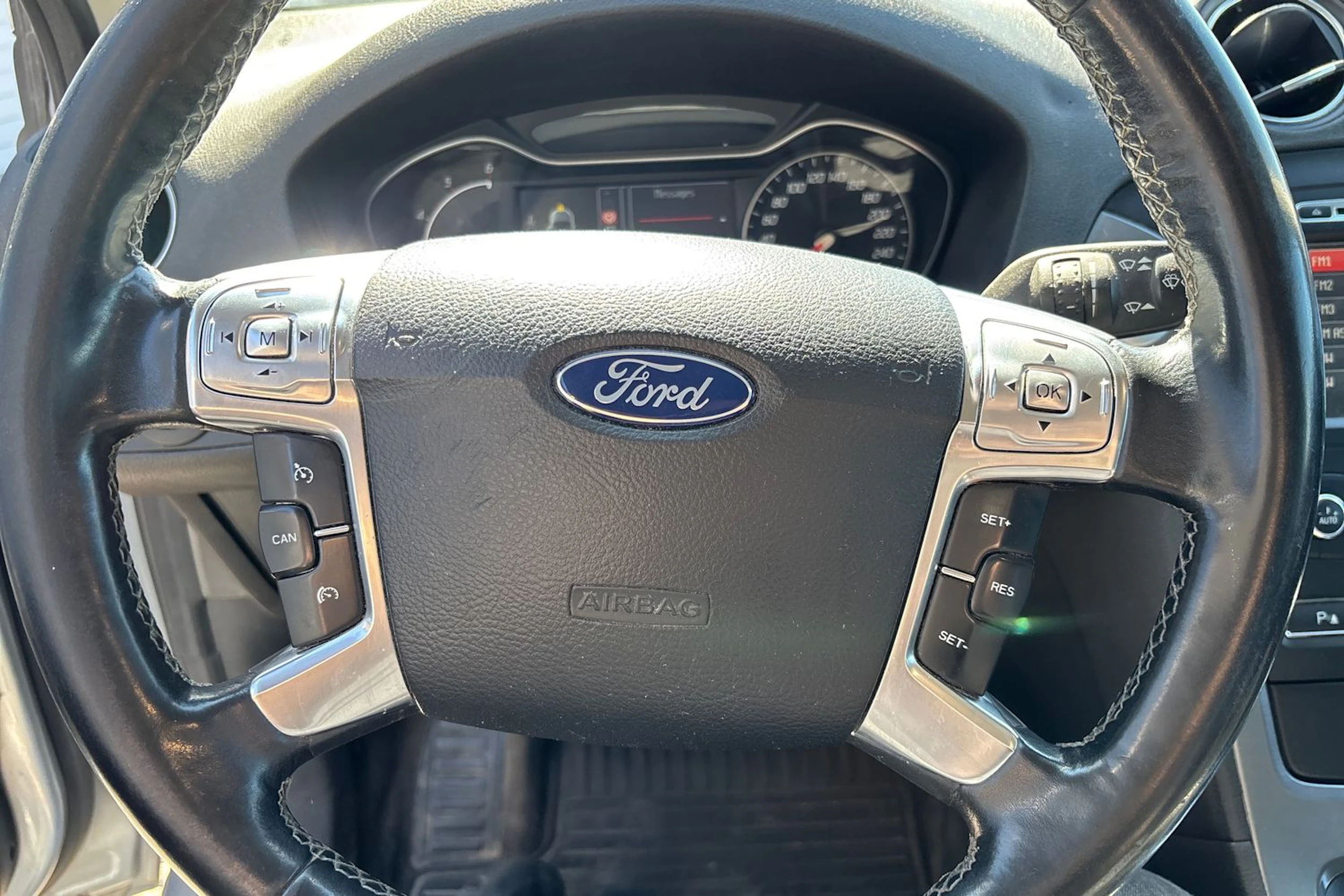 harmaa Ford Mondeo 2014 kuva 19.