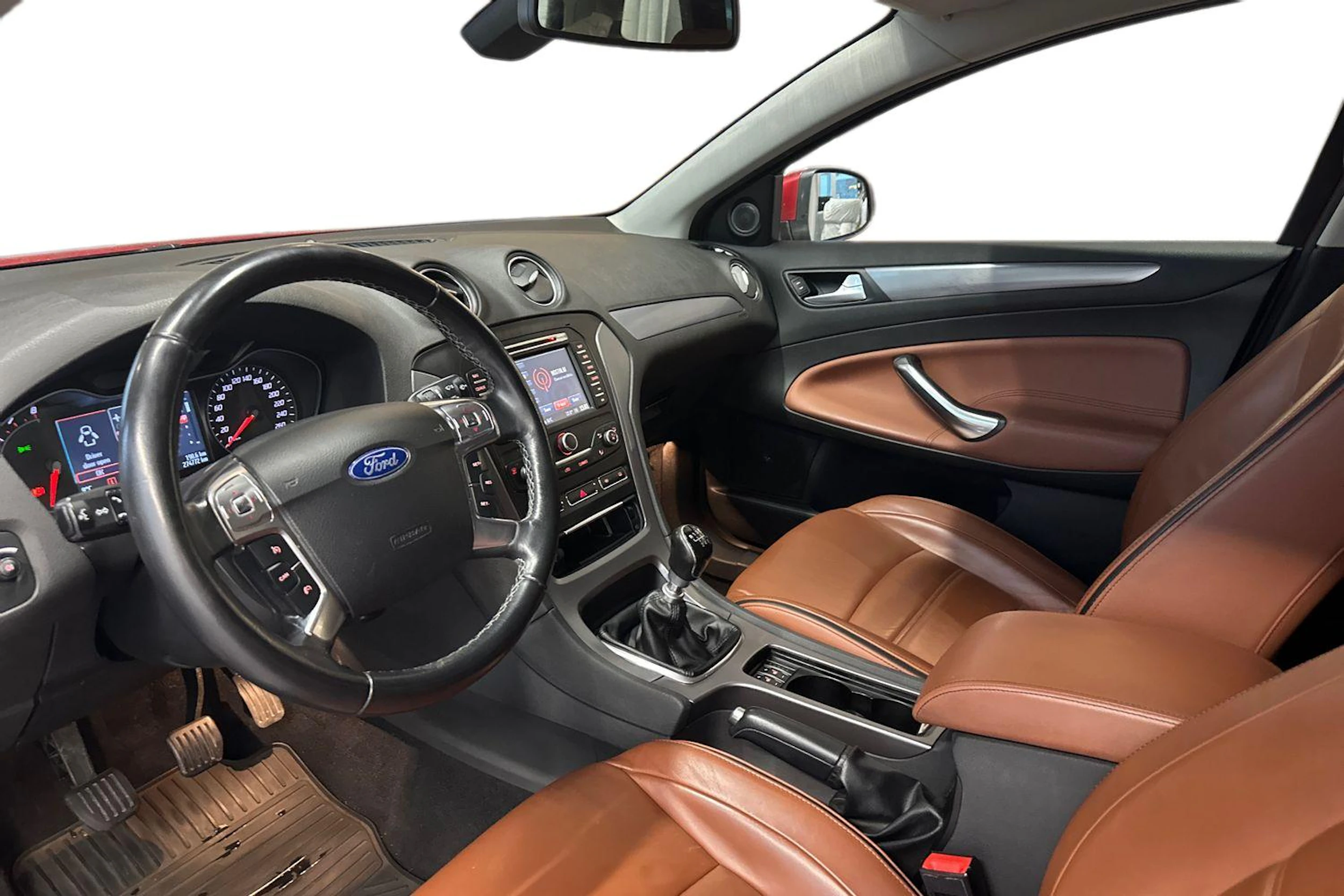 punainen Ford Mondeo 2014 kuva 3.