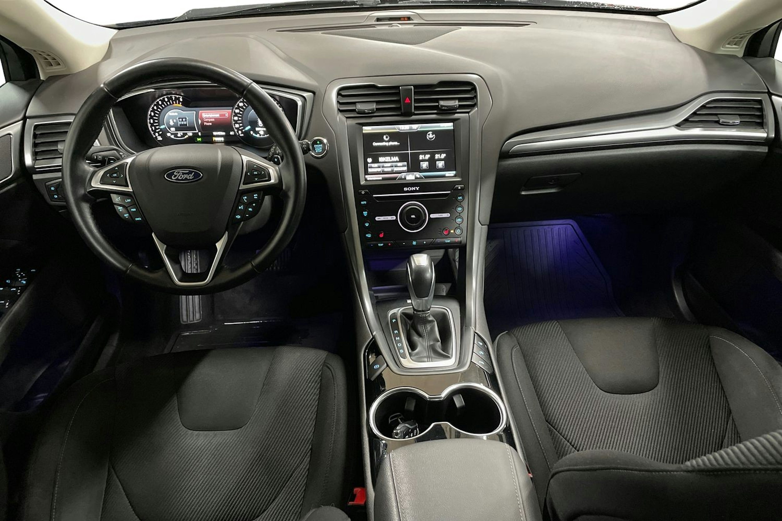 musta Ford Mondeo 2015 kuva 9.
