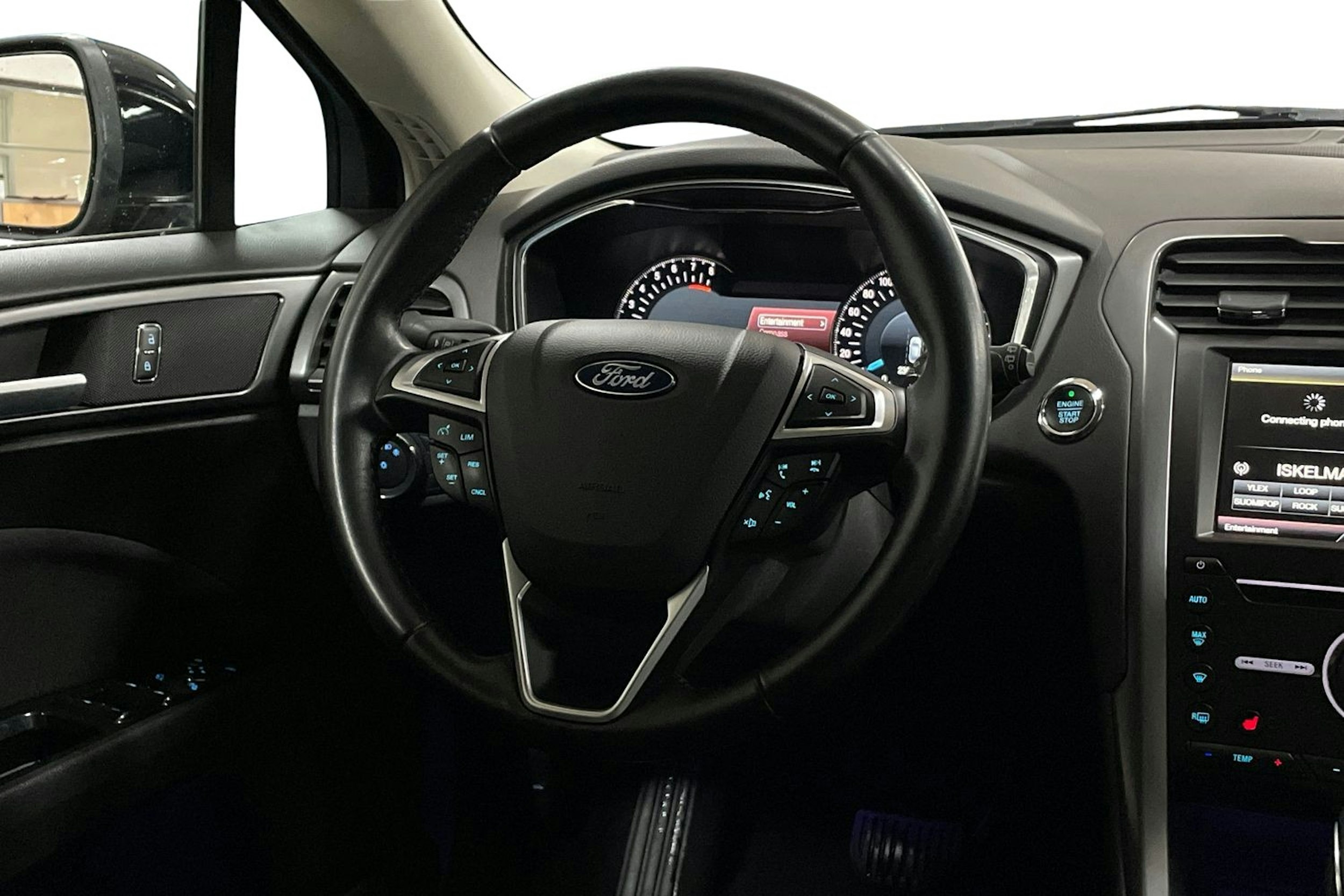 musta Ford Mondeo 2015 kuva 10.
