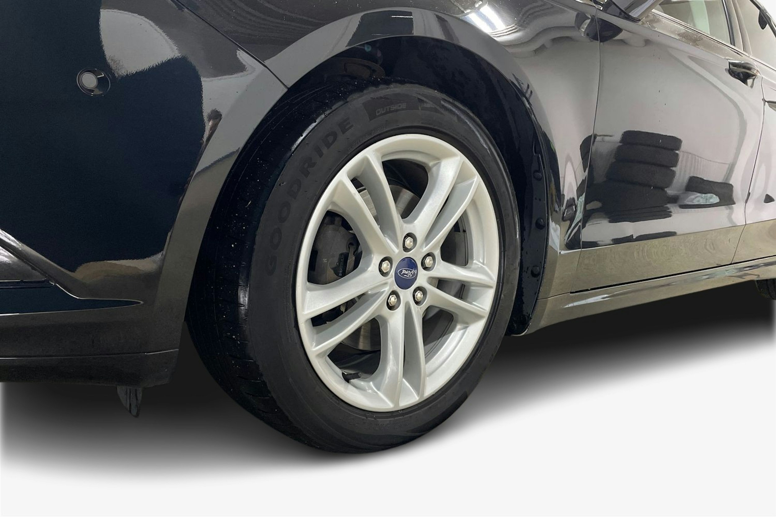 musta Ford Mondeo 2015 kuva 11.