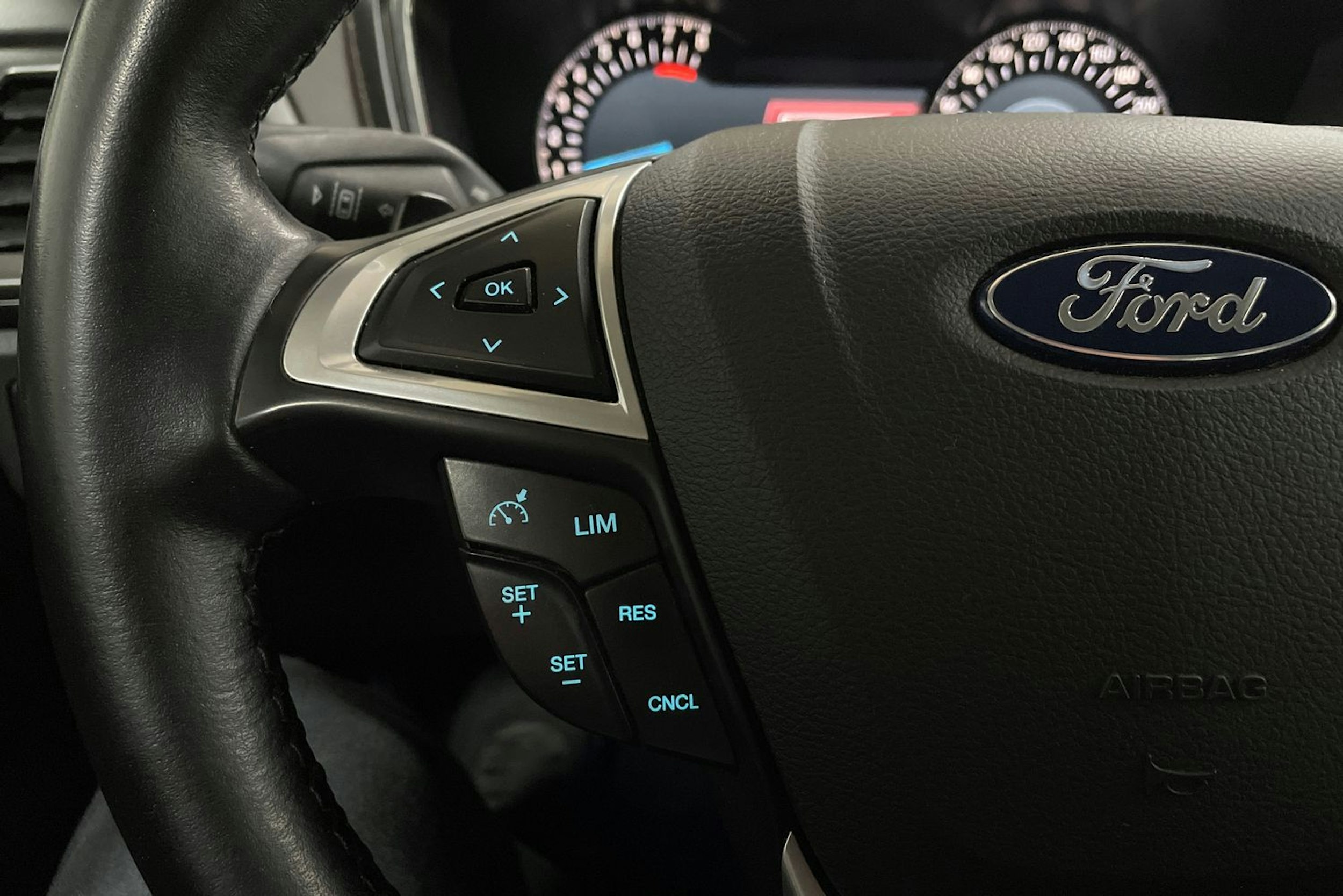 musta Ford Mondeo 2015 kuva 16.