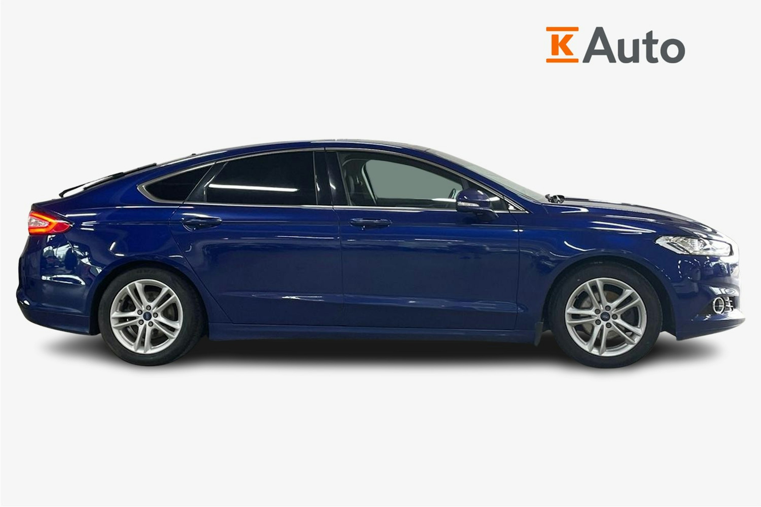 sininen Ford Mondeo 2015 kuva 6.