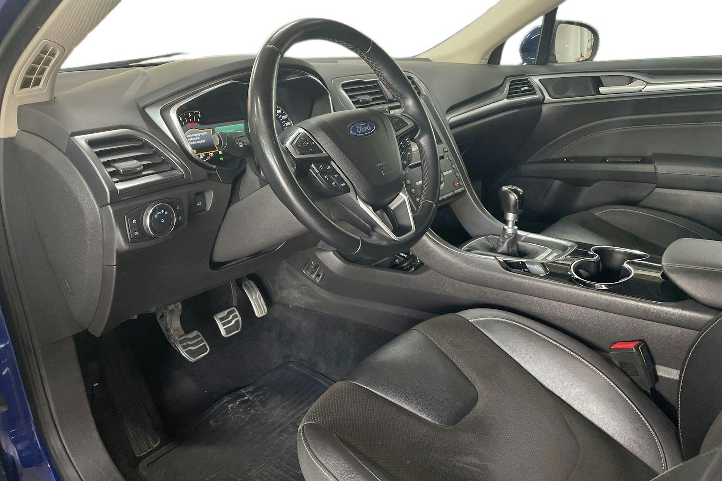 sininen Ford Mondeo 2015 kuva 7.