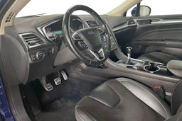 sininen Ford Mondeo 2015 kuva 7.